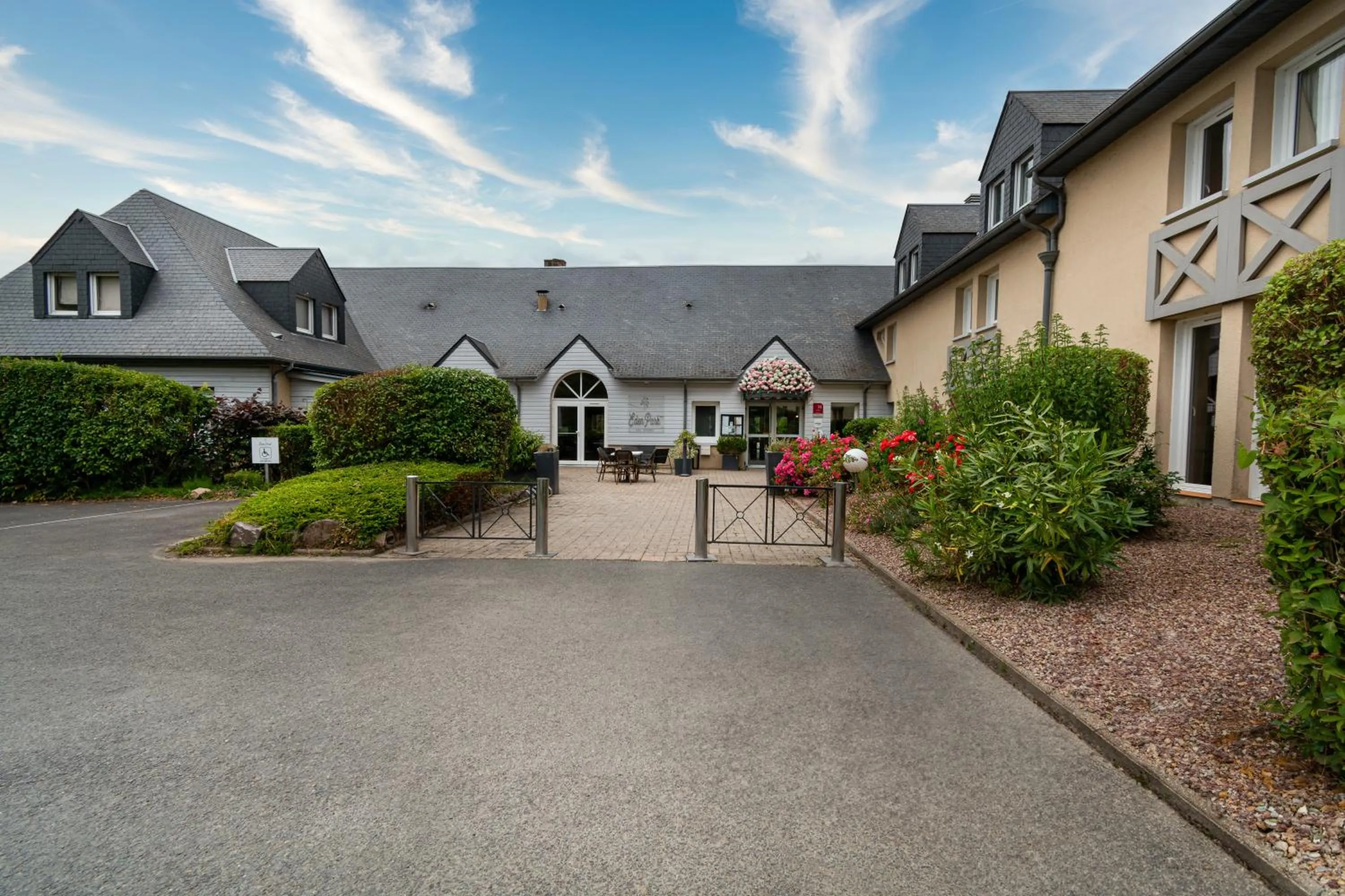 Property building in Eden Park Hotel Restaurant