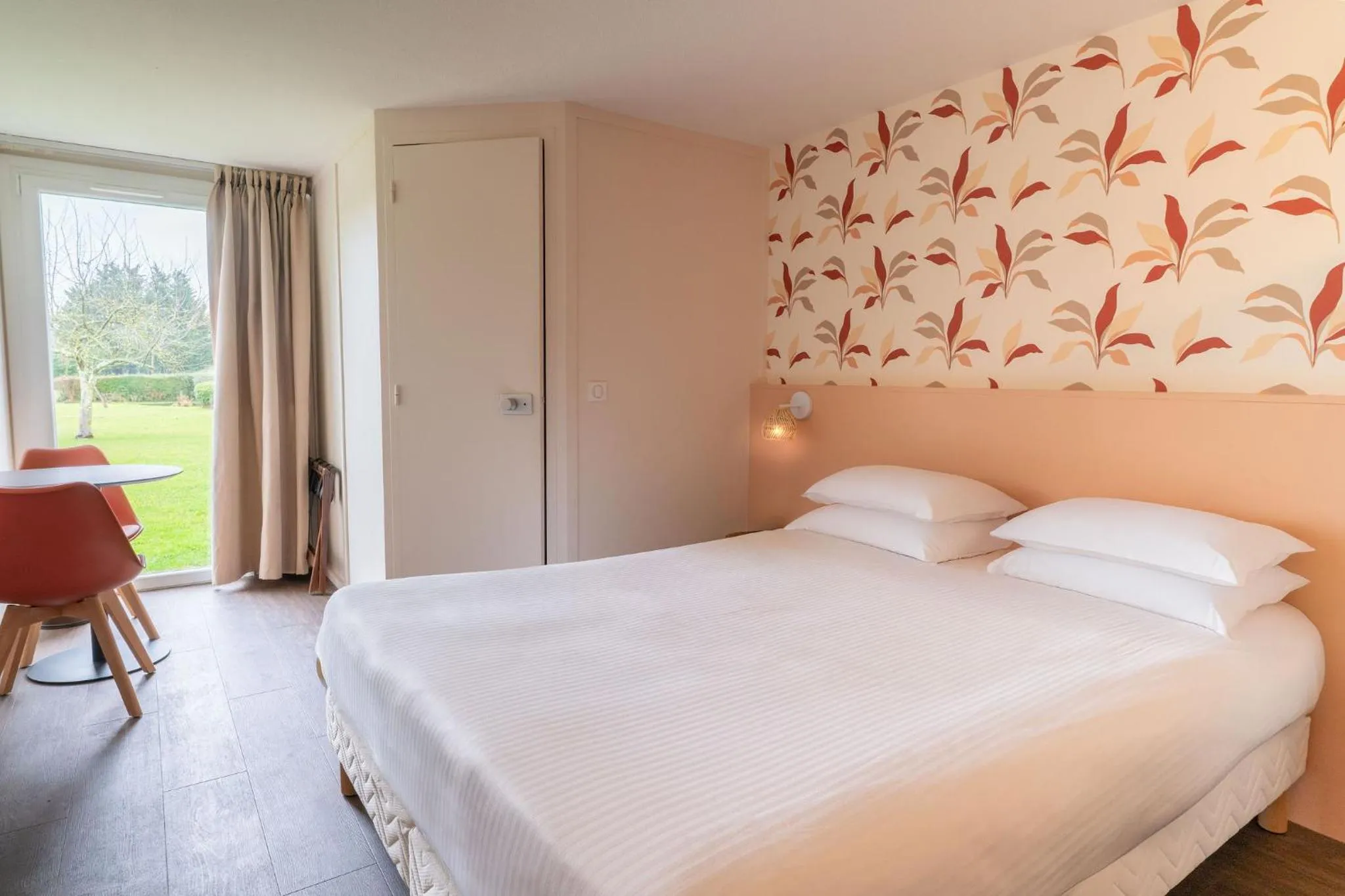 Bedroom, Bed in Eden Park Hotel Restaurant