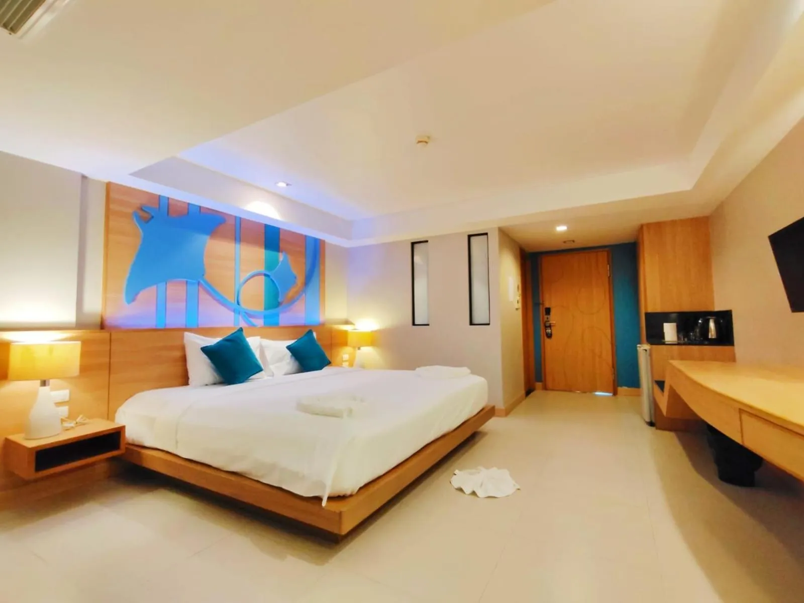 Bedroom, Bed in Ratana Platinum Resort Kamala