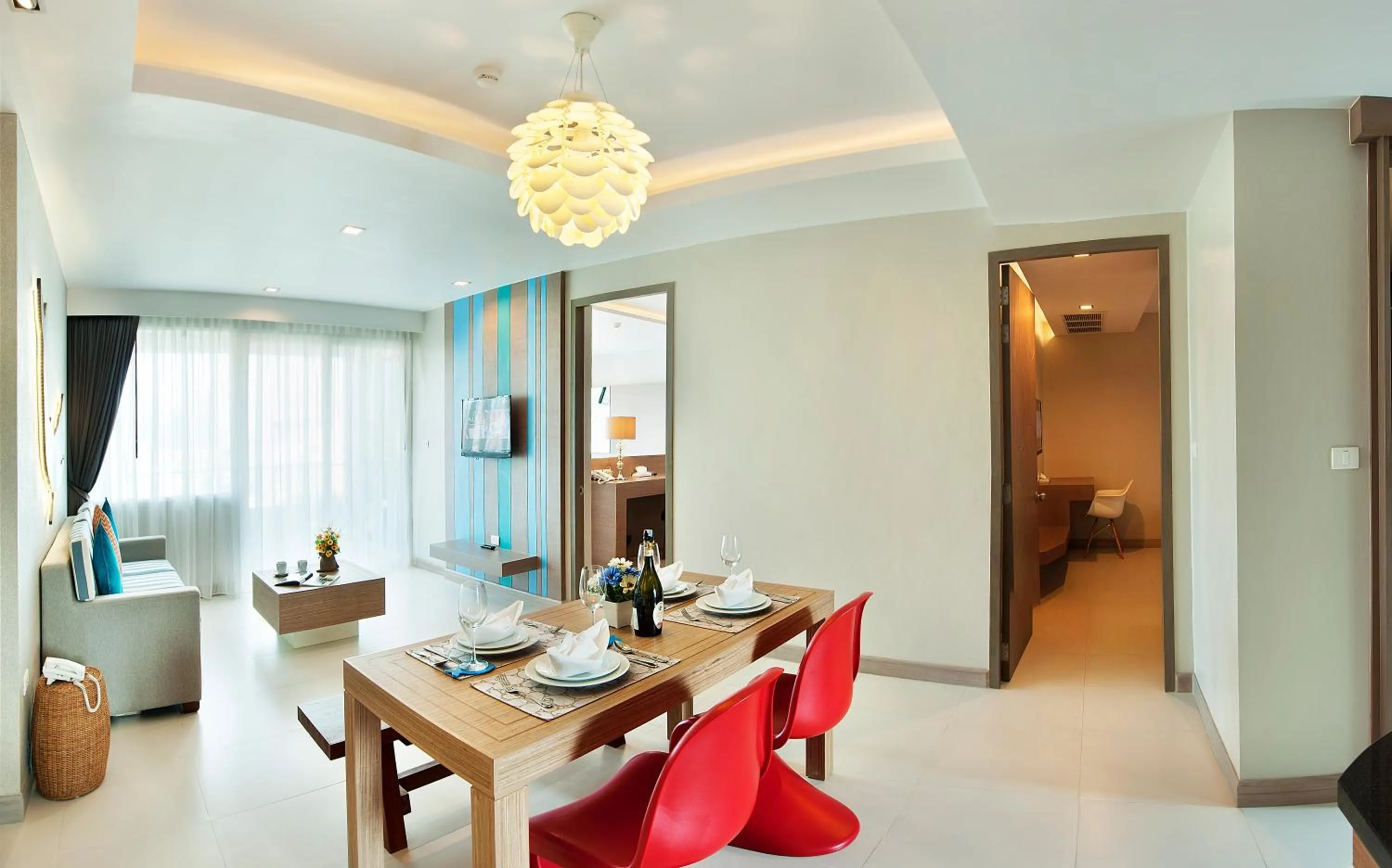 Day in Ratana Platinum Resort Kamala