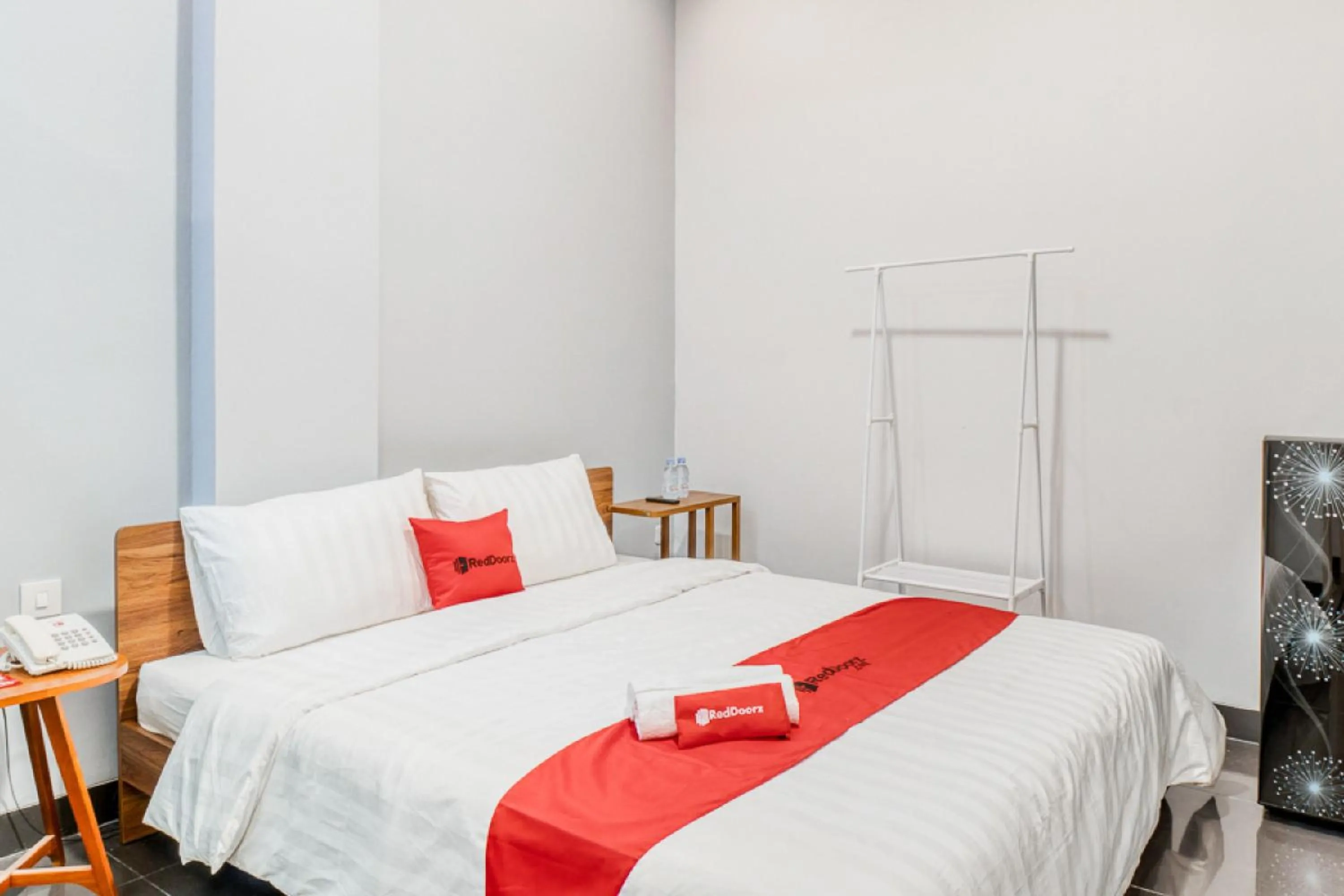 Bedroom, Bed in RedDoorz Plus near Taman Ismail Marzuki