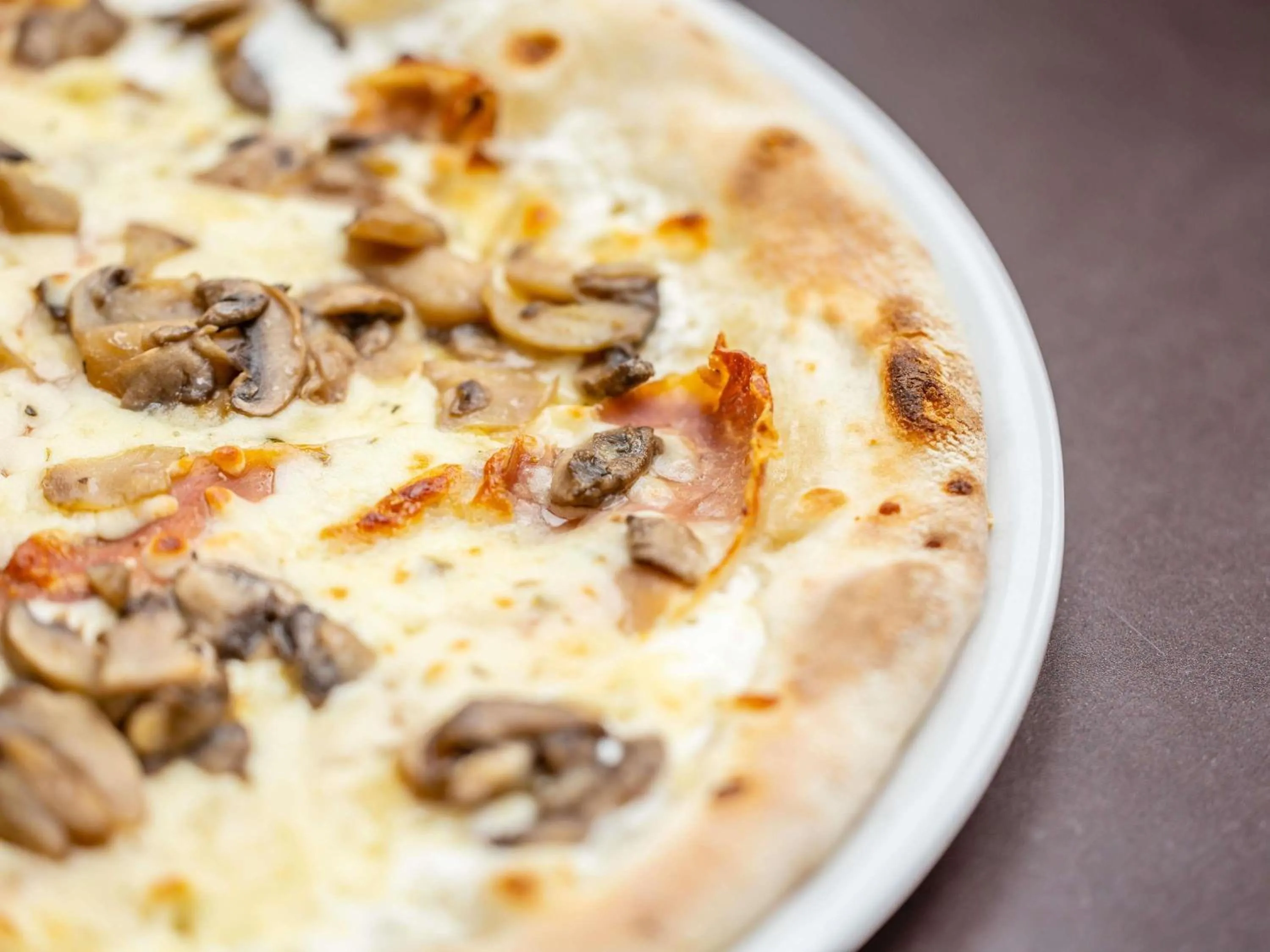 Lounge or bar in Novotel Suites Rouen Normandie