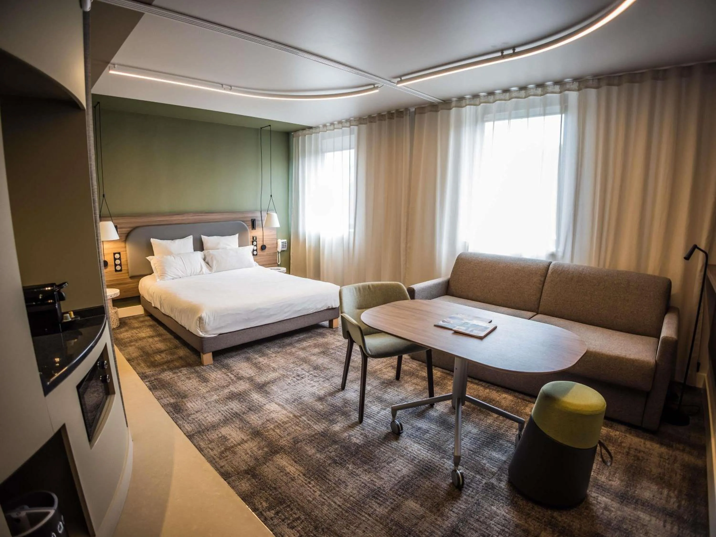 Bedroom, Bed in Novotel Suites Rouen Normandie