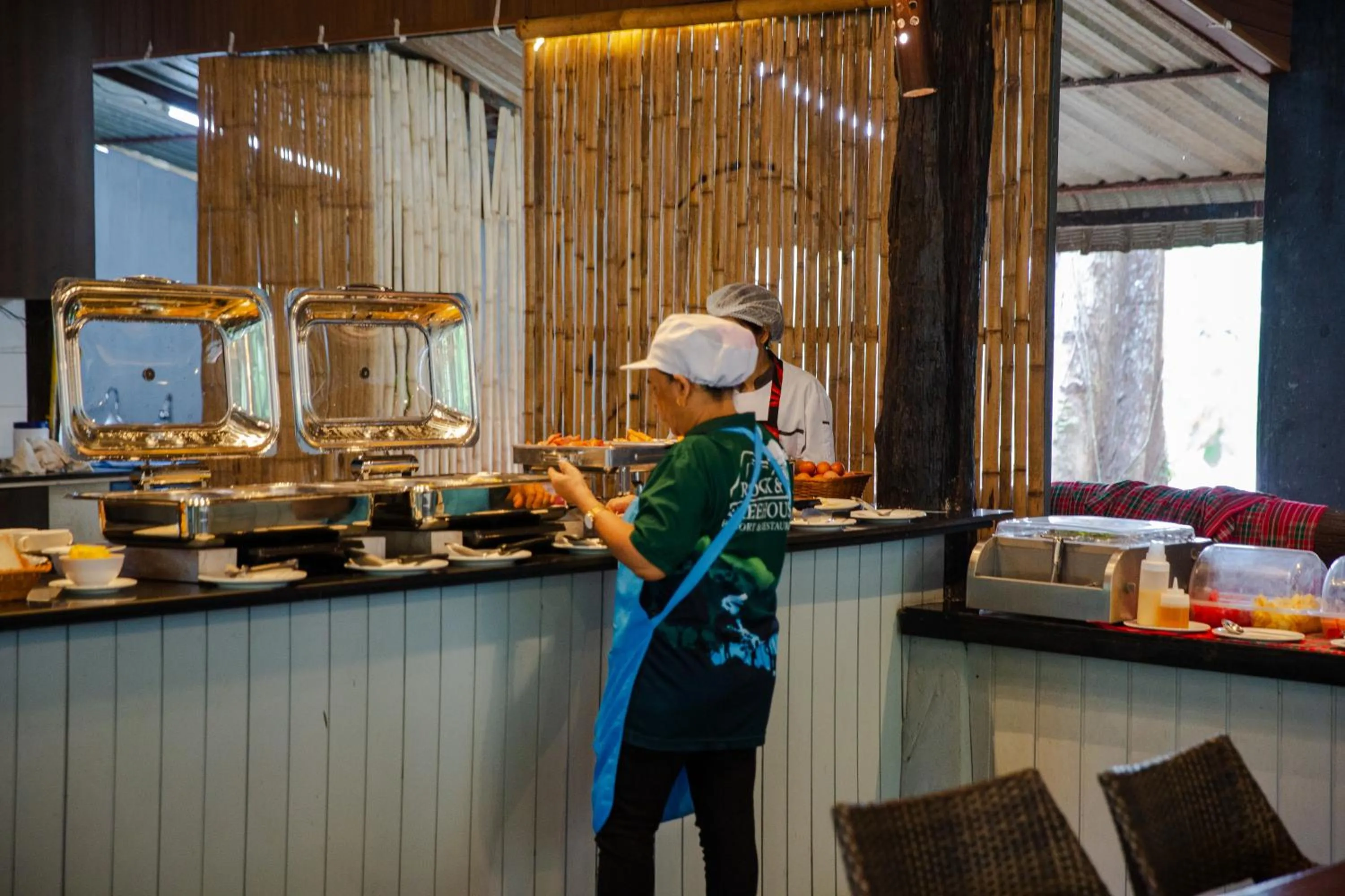 Restaurant/places to eat in Rock and Tree House Resort