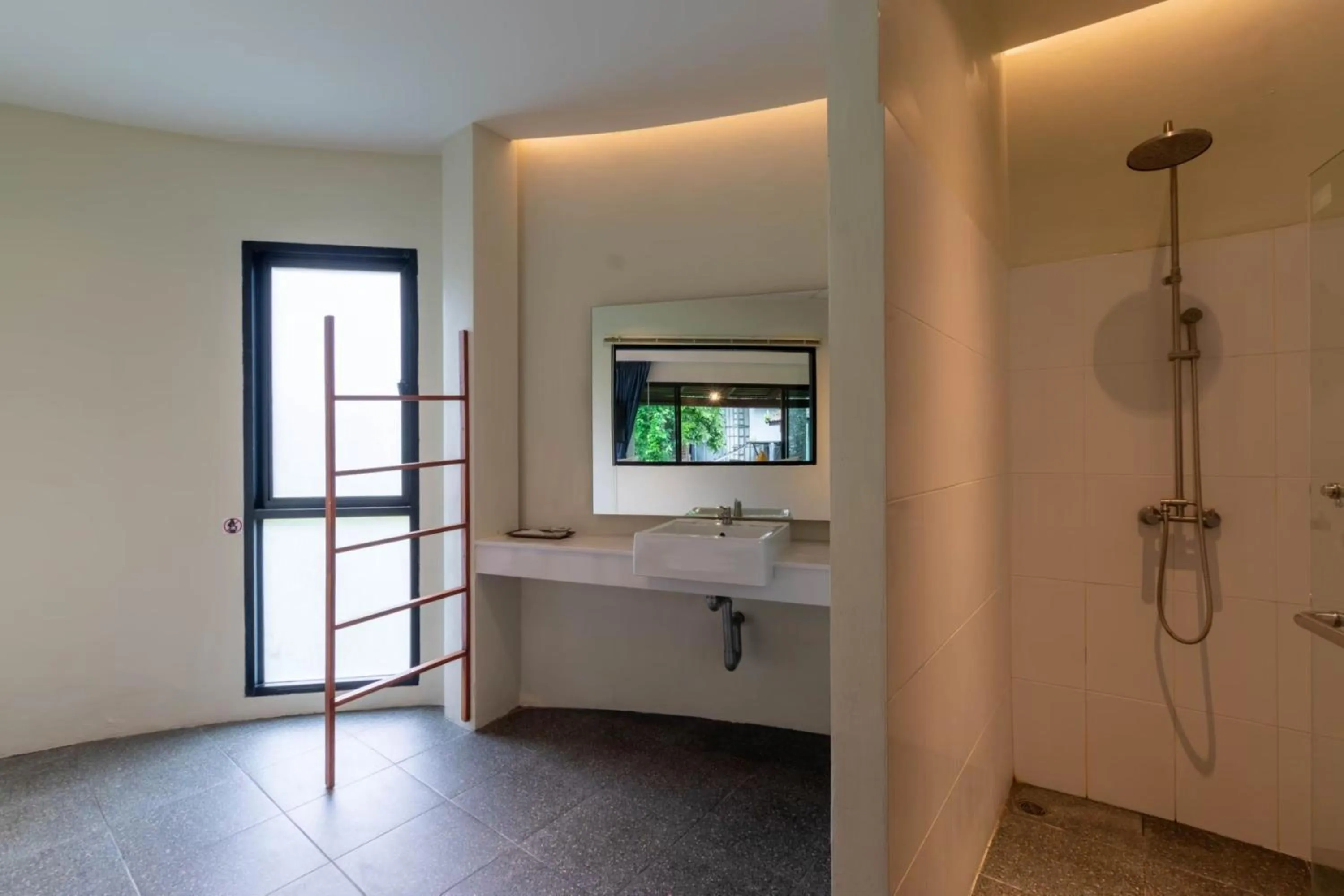 Shower in Rock and Tree House Resort