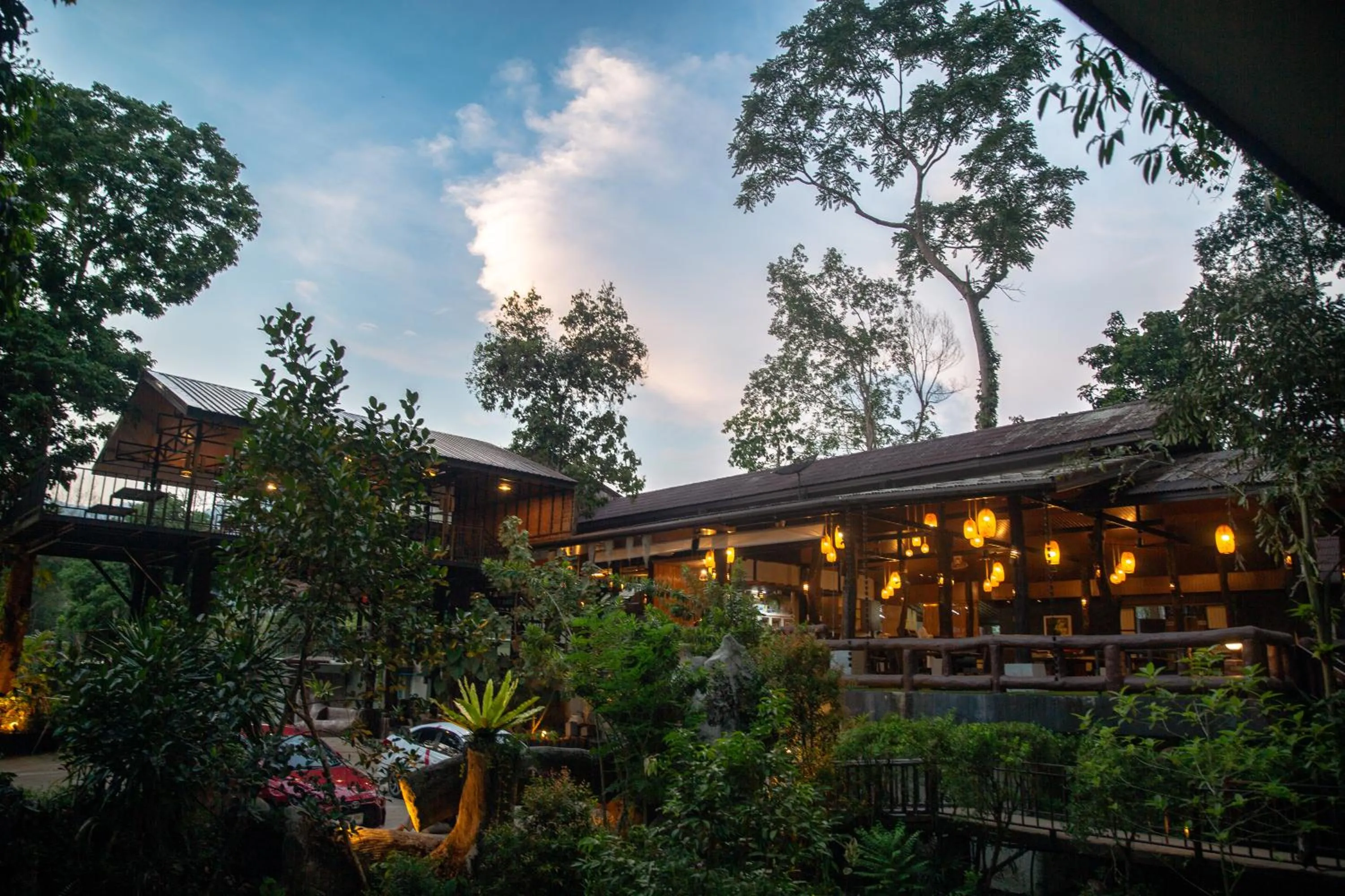 Restaurant/places to eat in Rock and Tree House Resort