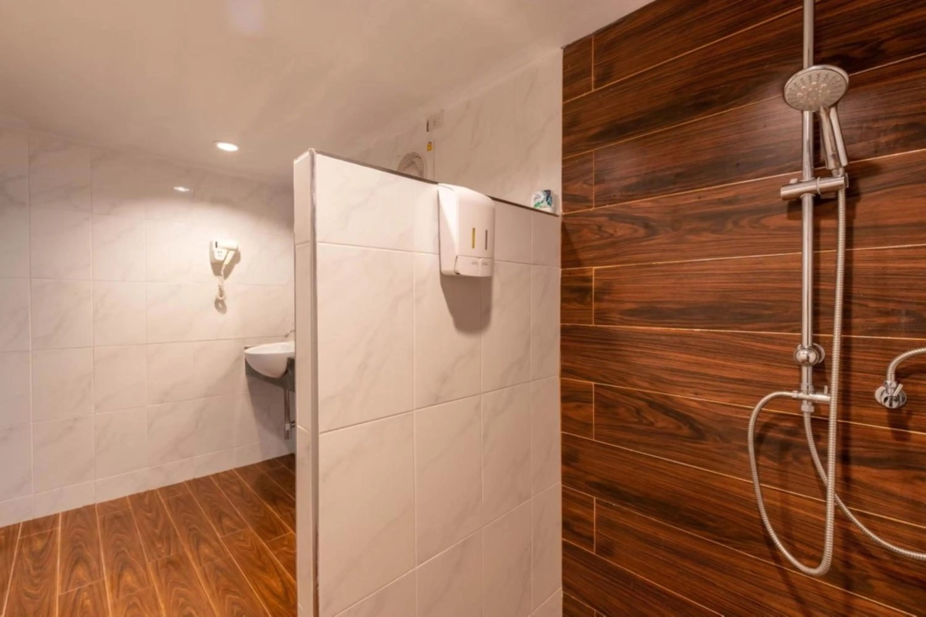 Shower in Rock and Tree House Resort