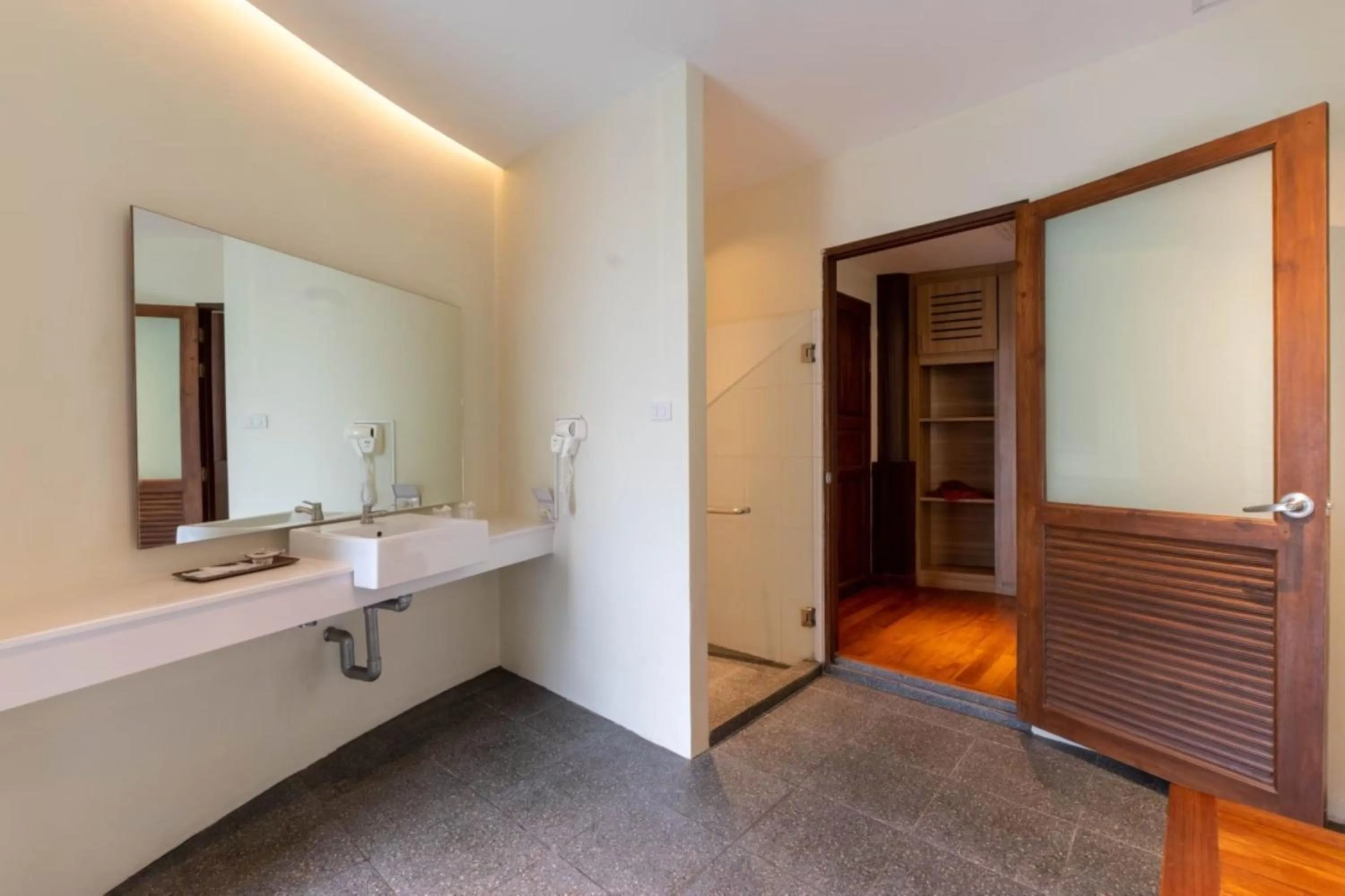 Bathroom in Rock and Tree House Resort