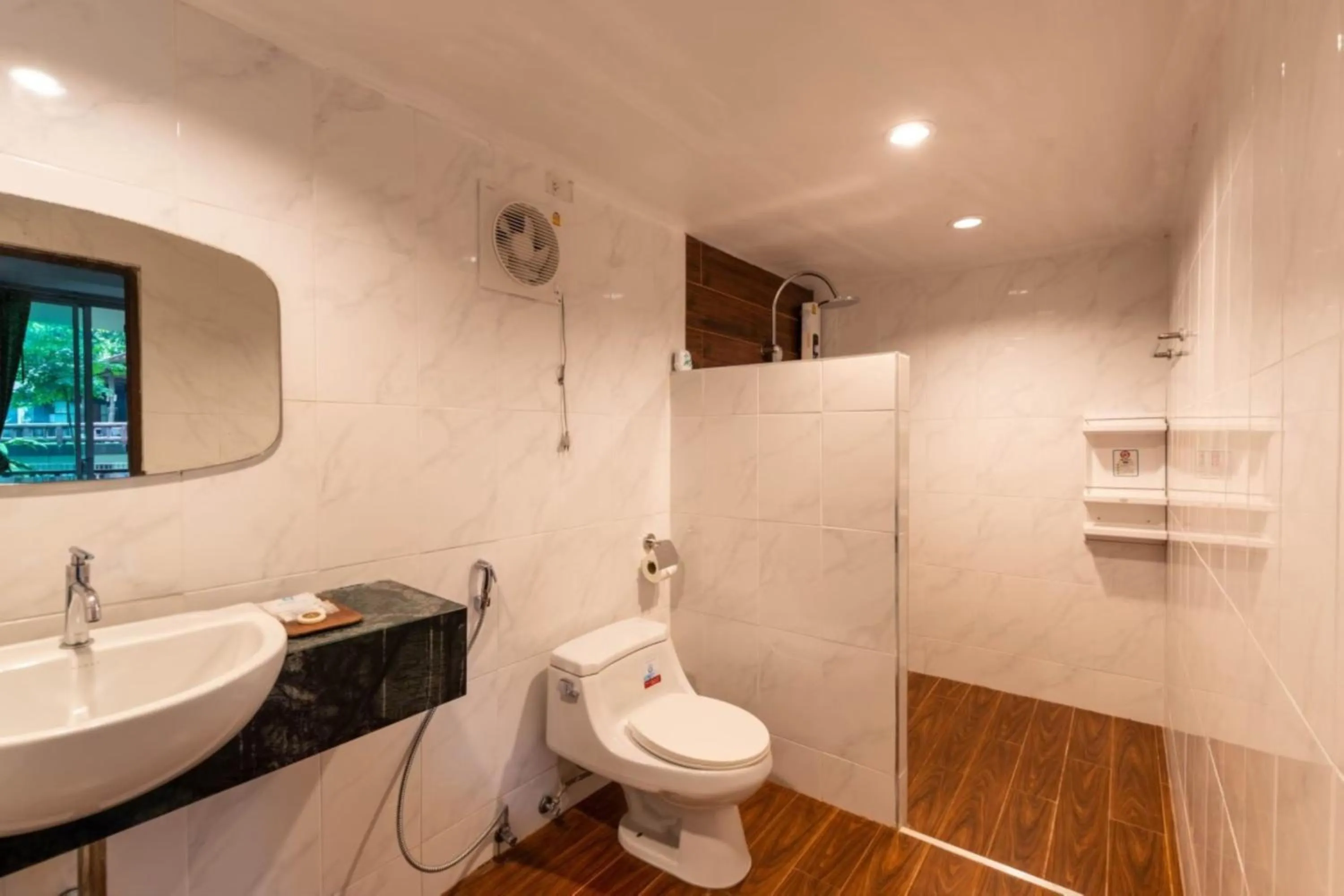 Shower in Rock and Tree House Resort