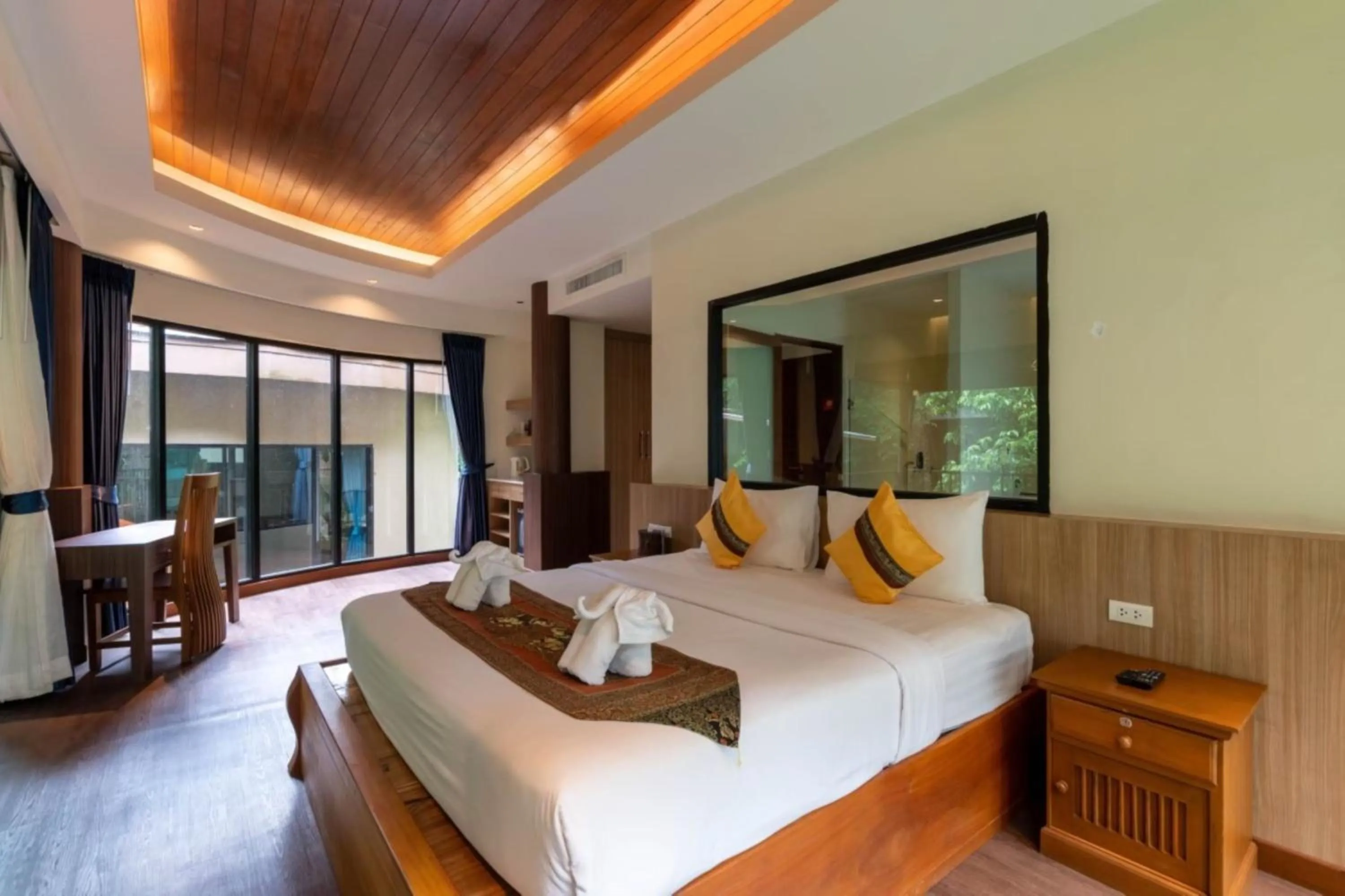 Bed in Rock and Tree House Resort