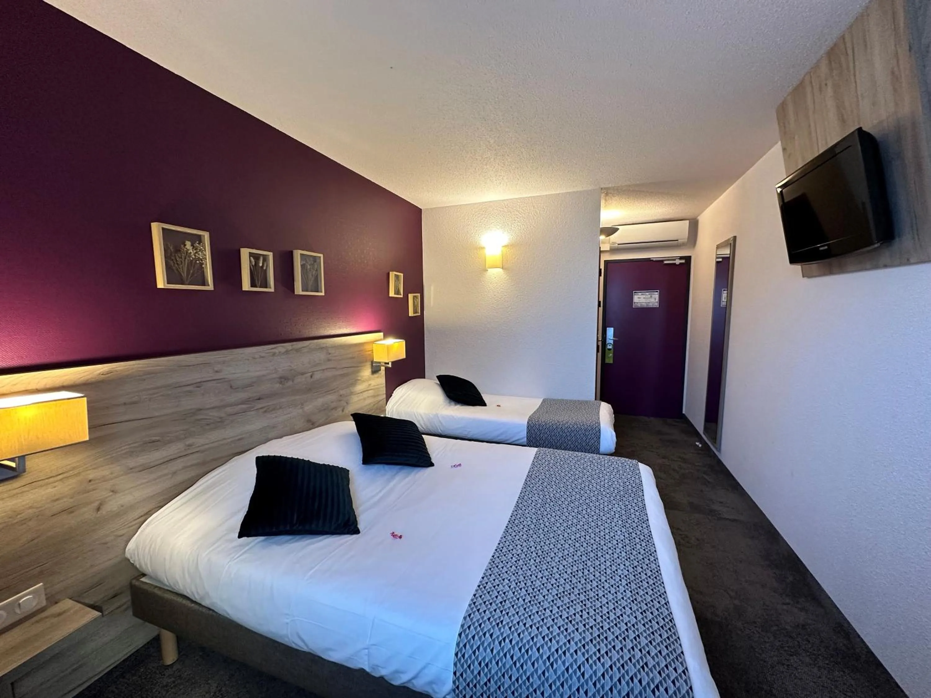 Photo of the whole room, Bed in Brit Hotel Saumur