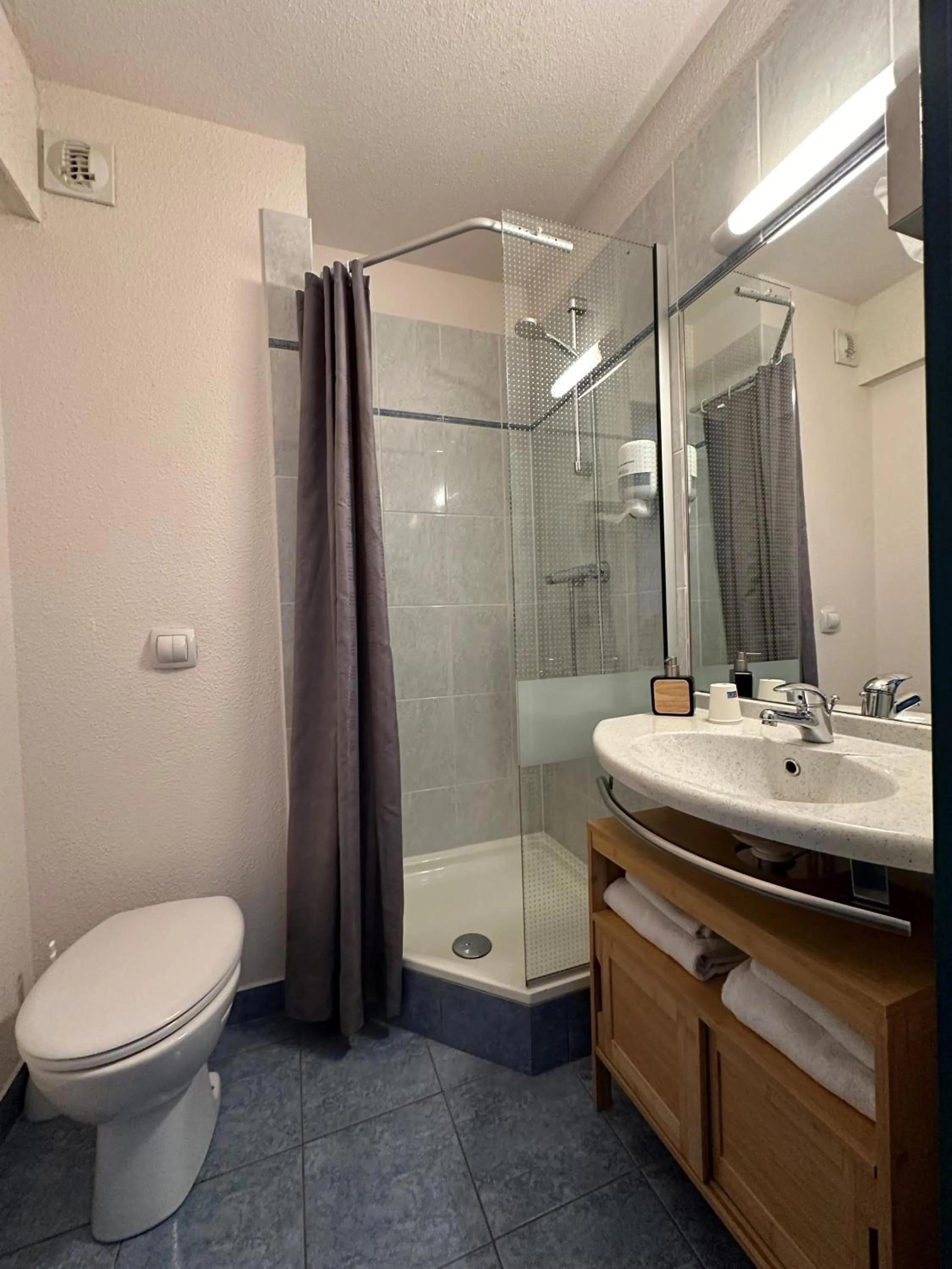 Bathroom in Brit Hotel Saumur