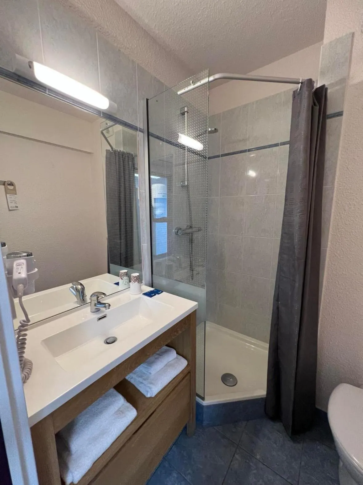 Bathroom in Brit Hotel Saumur