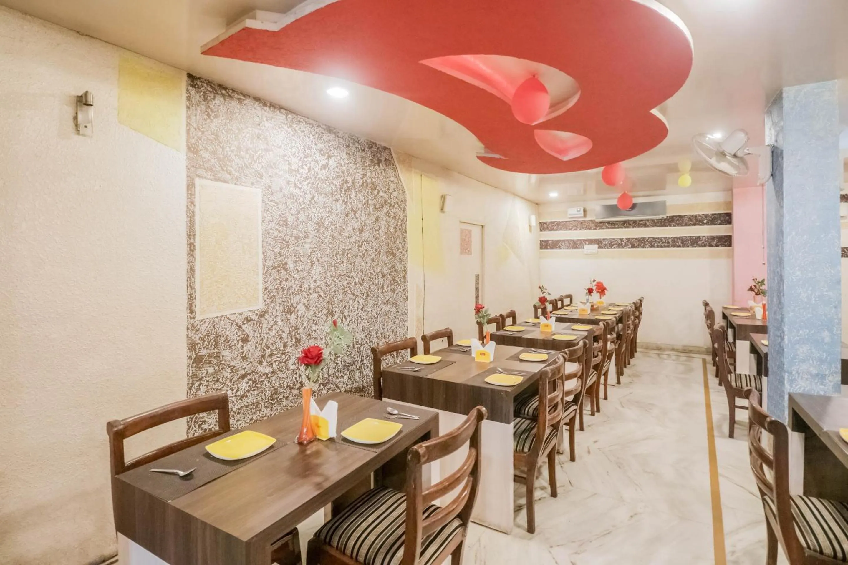 Restaurant/places to eat in Collection O Kewal Palace Hyderabad Gate