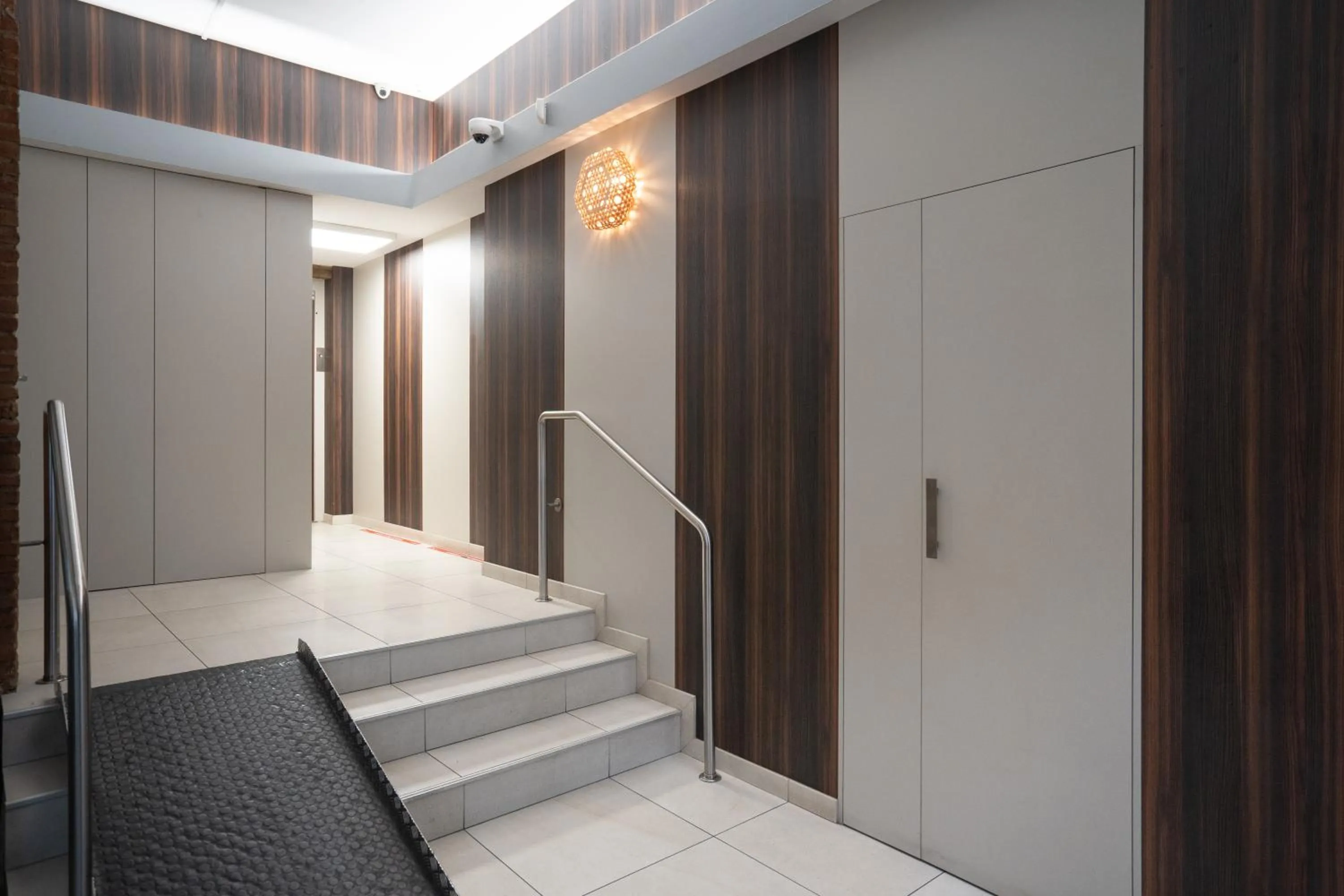 Lobby or reception in The Originals City, Hôtel Mondial, Perpignan