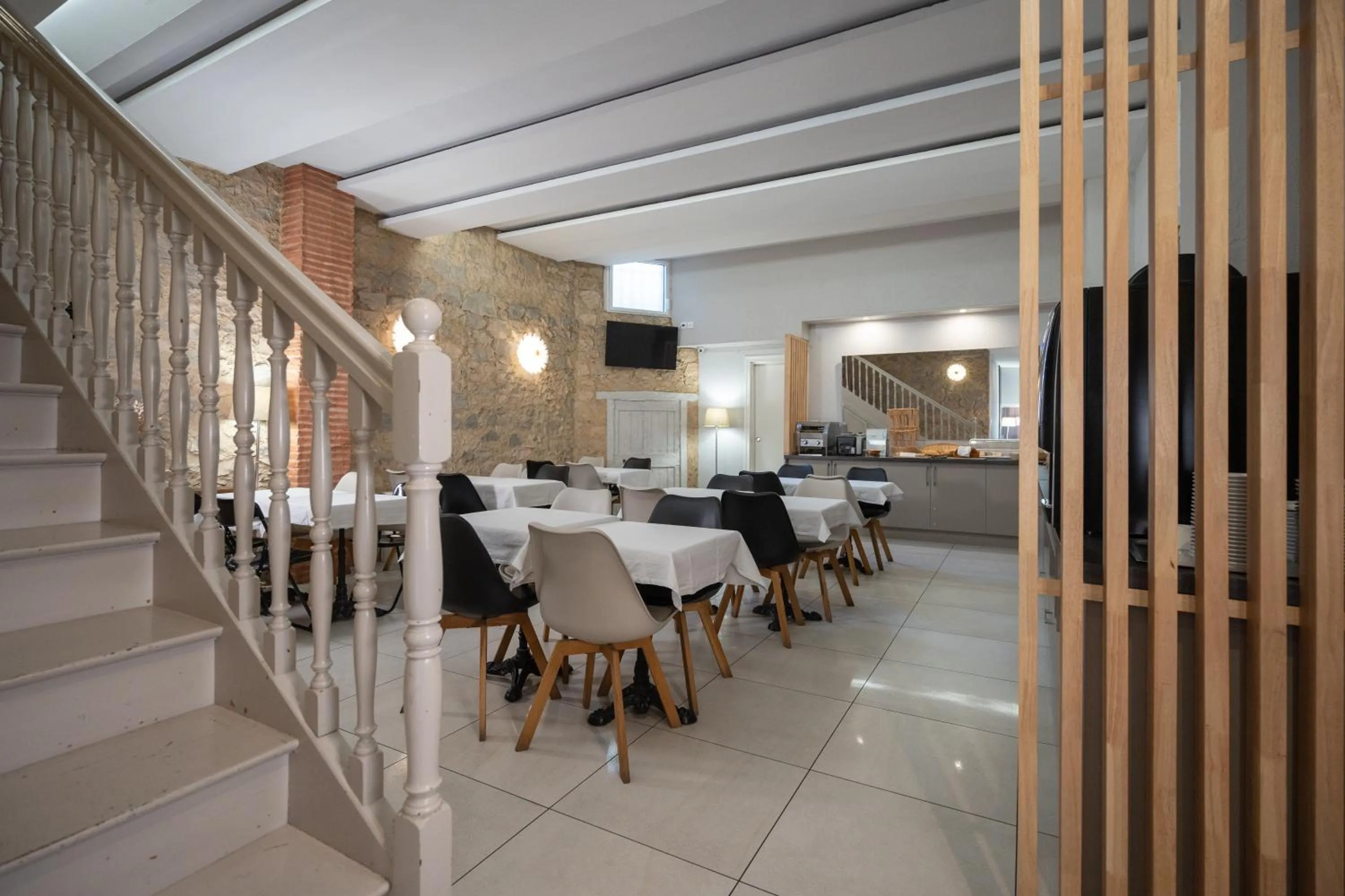 Dining area in The Originals City, Hôtel Mondial, Perpignan