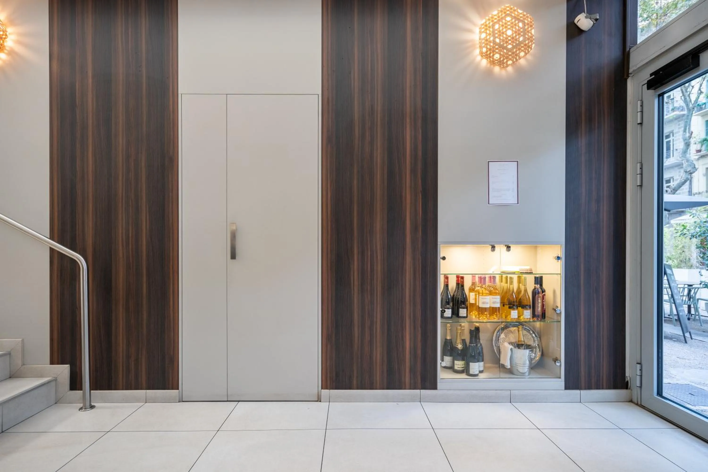 Lobby or reception in The Originals City, Hôtel Mondial, Perpignan