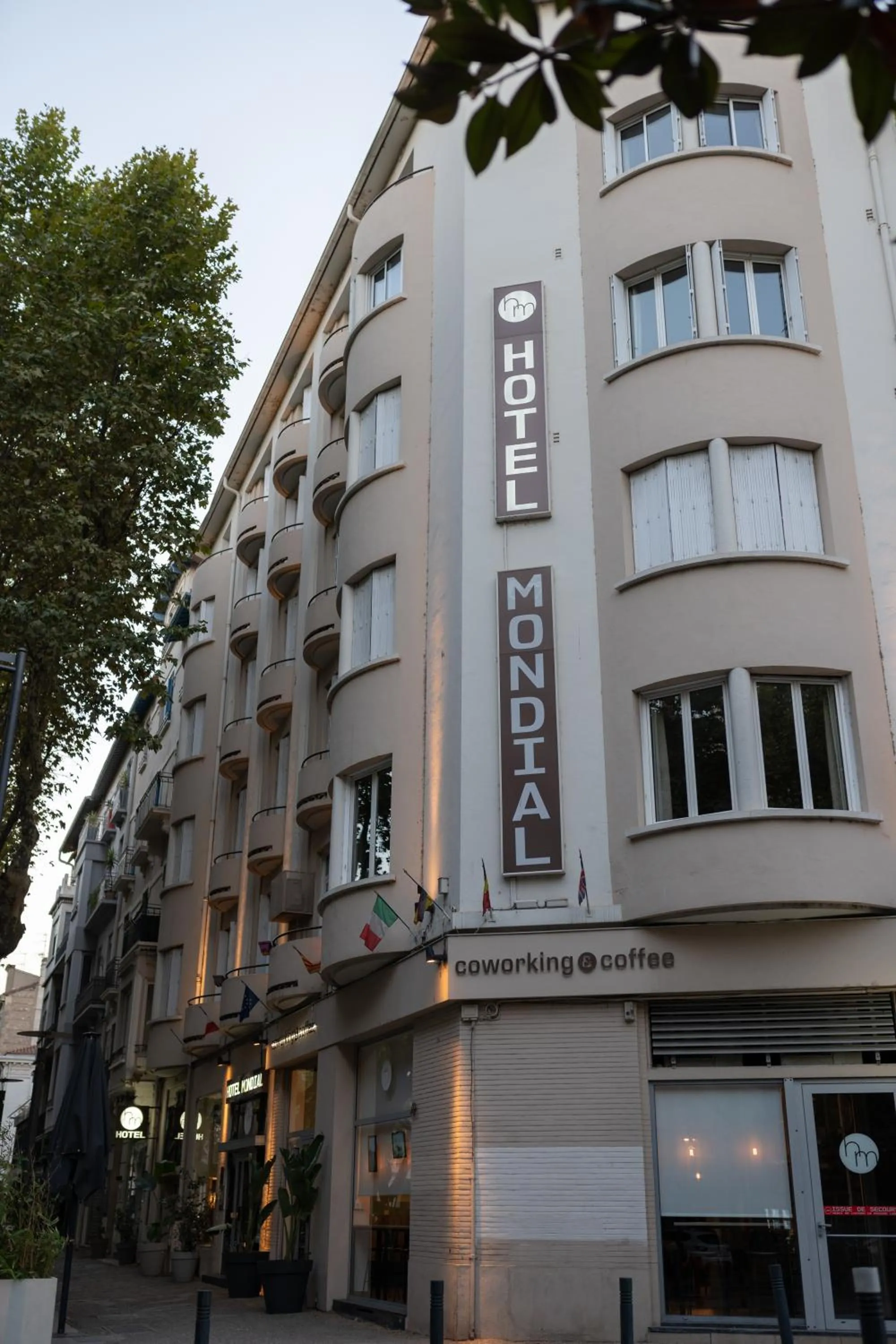 Property building in The Originals City, Hôtel Mondial, Perpignan