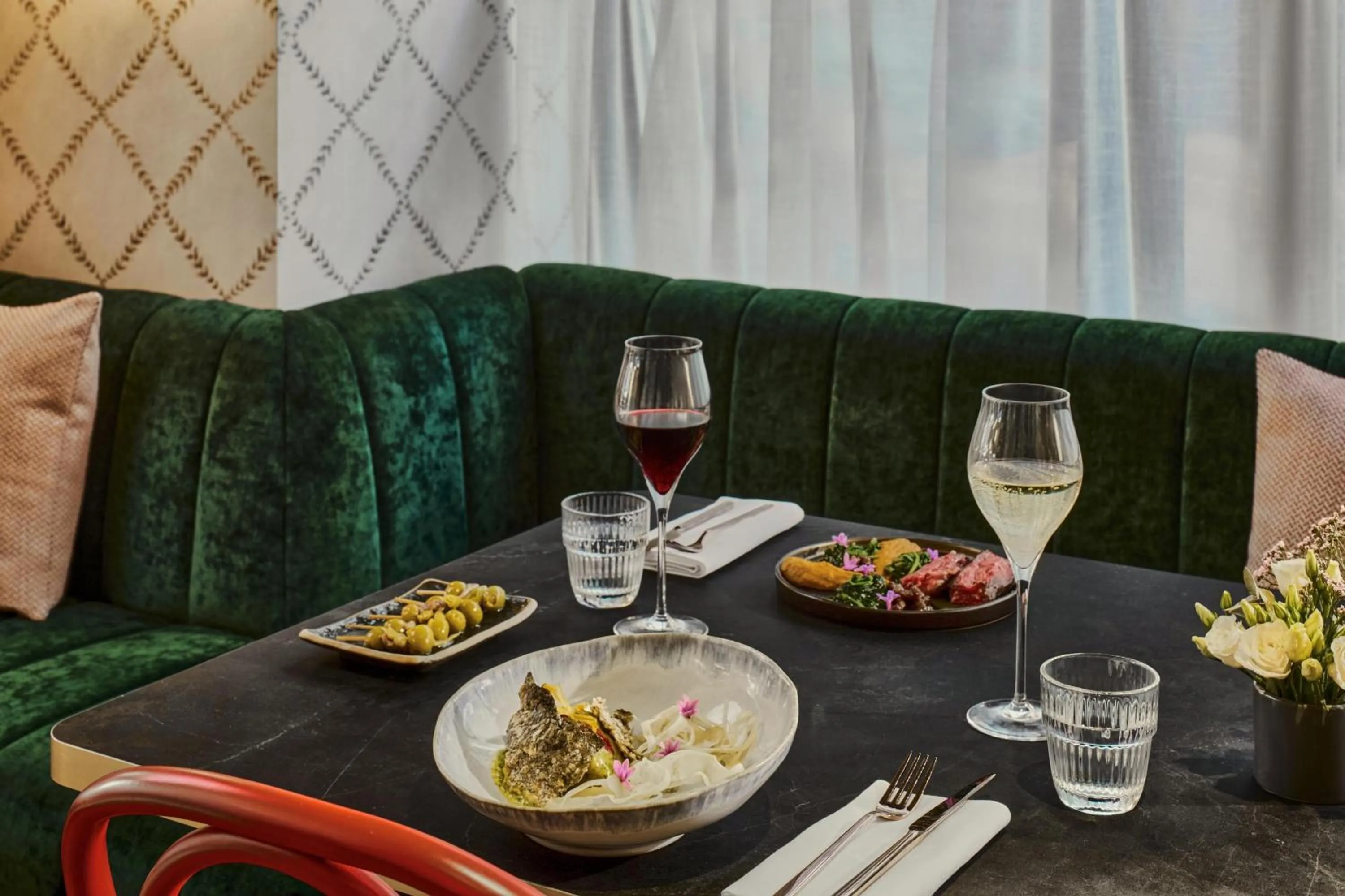 Restaurant/places to eat in NH Collection Paris Ponthieu Champs-Élysées