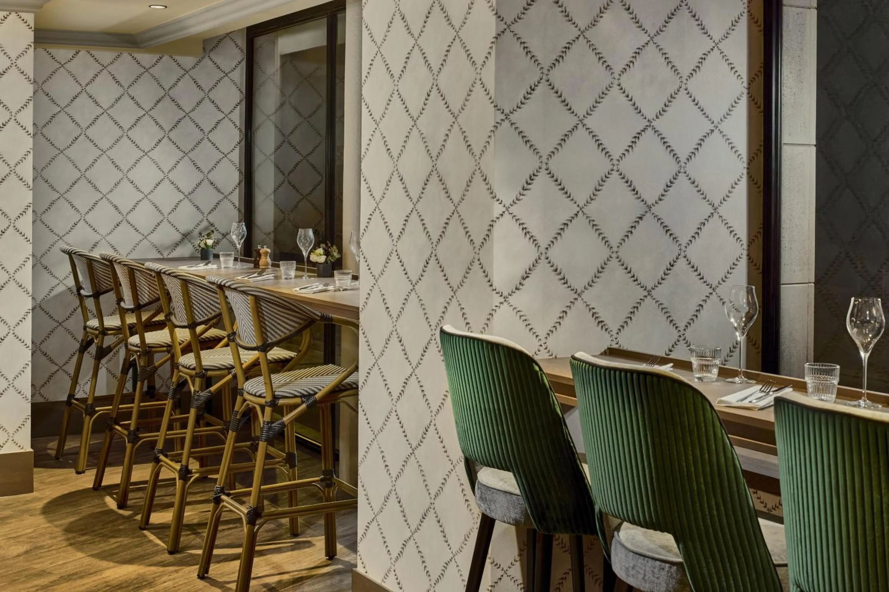 Restaurant/places to eat in NH Collection Paris Ponthieu Champs-Élysées