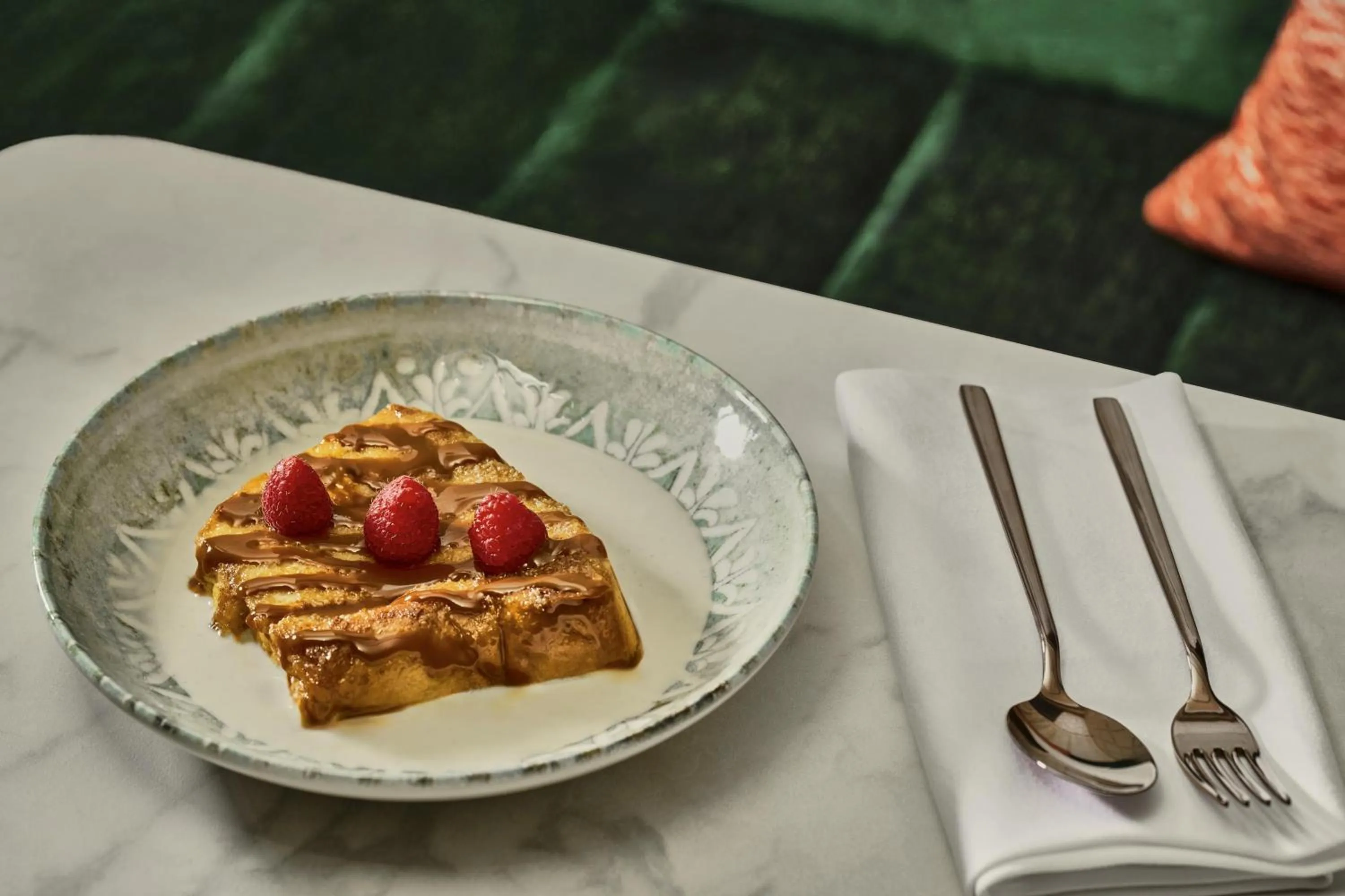 Restaurant/places to eat in NH Collection Paris Ponthieu Champs-Élysées