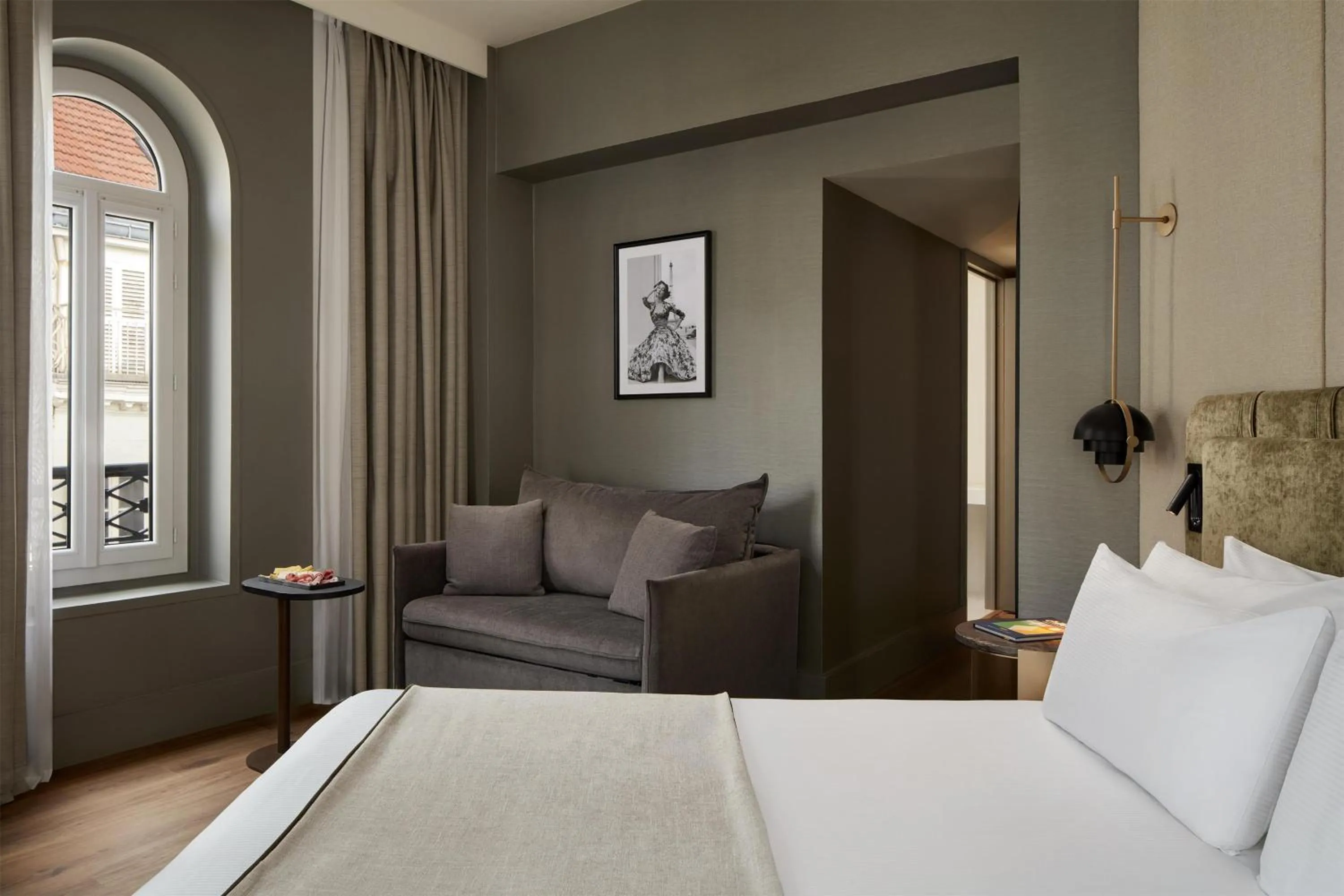 Photo of the whole room, Bed in NH Collection Paris Ponthieu Champs-Élysées