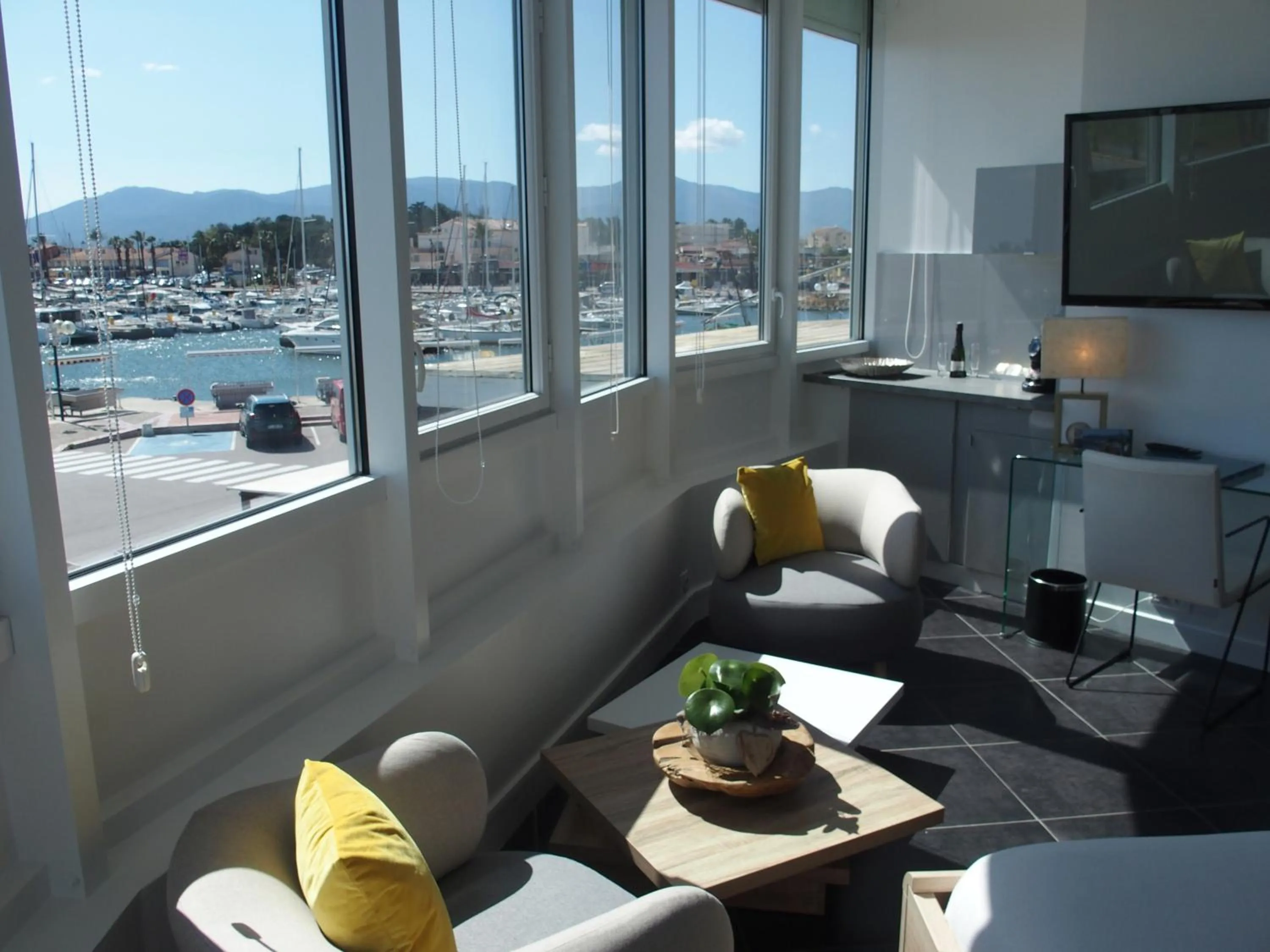 Living room in Bleu Mer Duplex & Suites