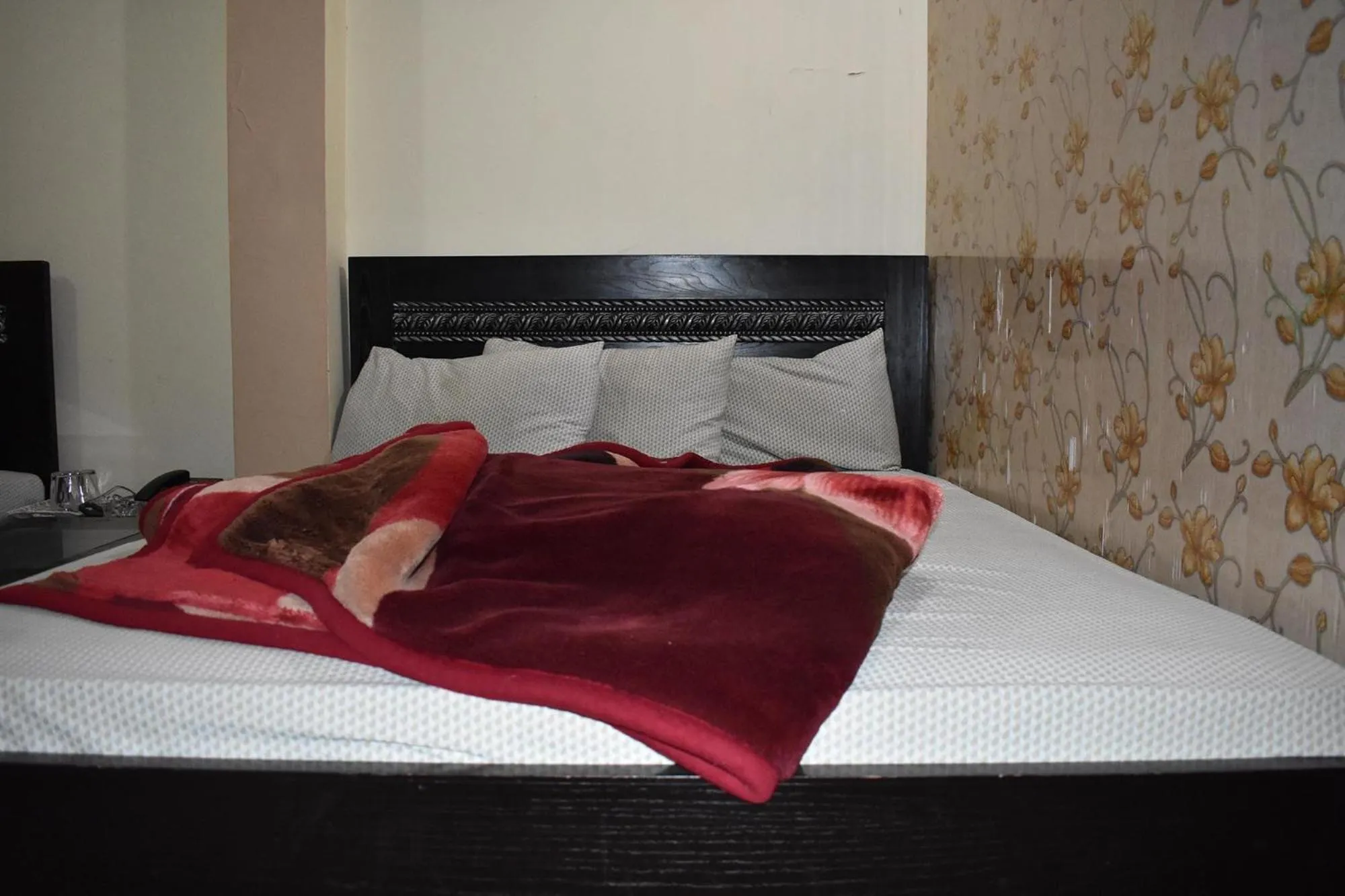 Bed in Hotel Islamabad Metro Inn