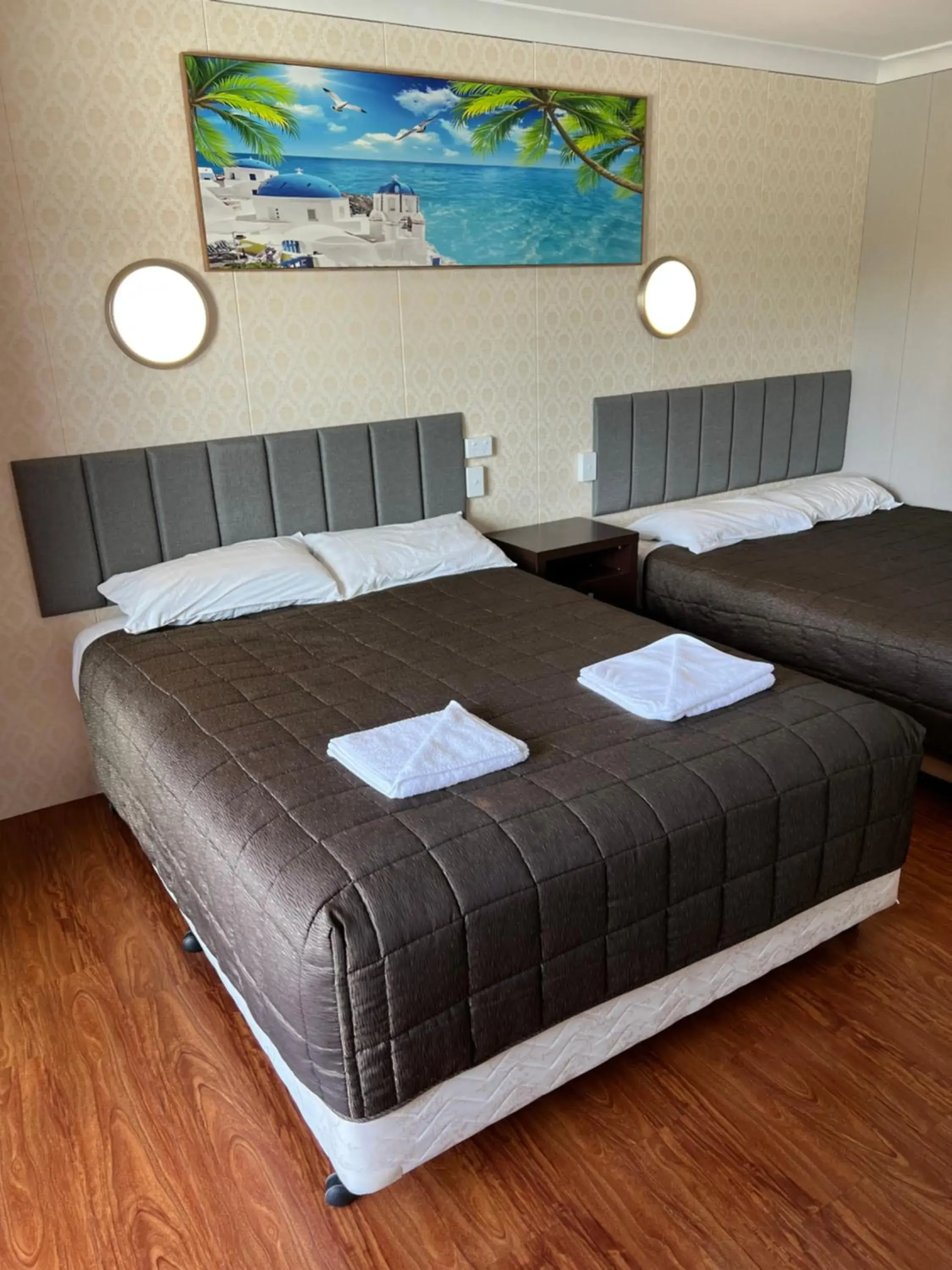 Queen Room with Two Queen Beds in Central Jetty Motel Queen Room with Two Queen Beds in Central Jetty Motel