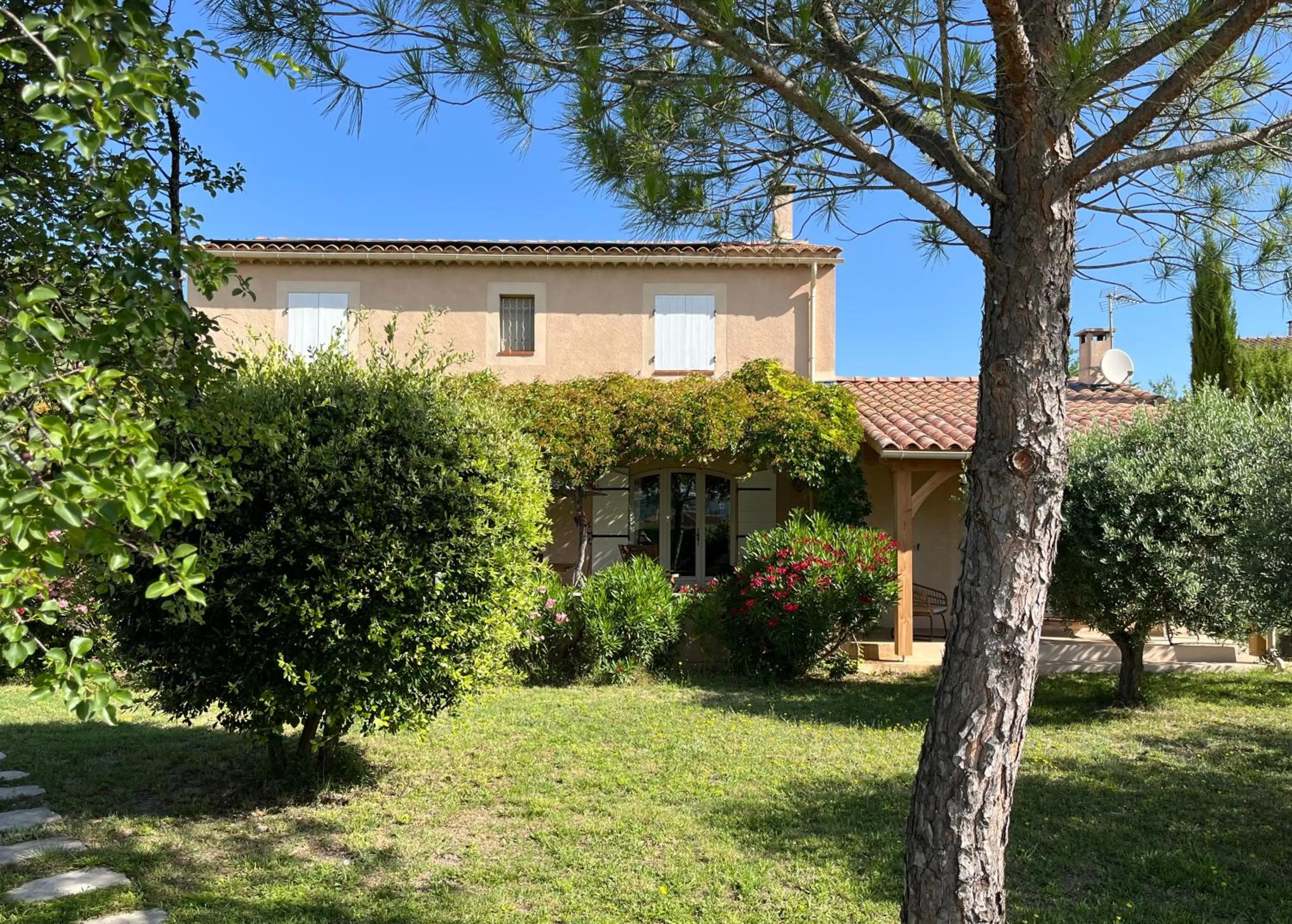 Property building in L'Atelier de Maia