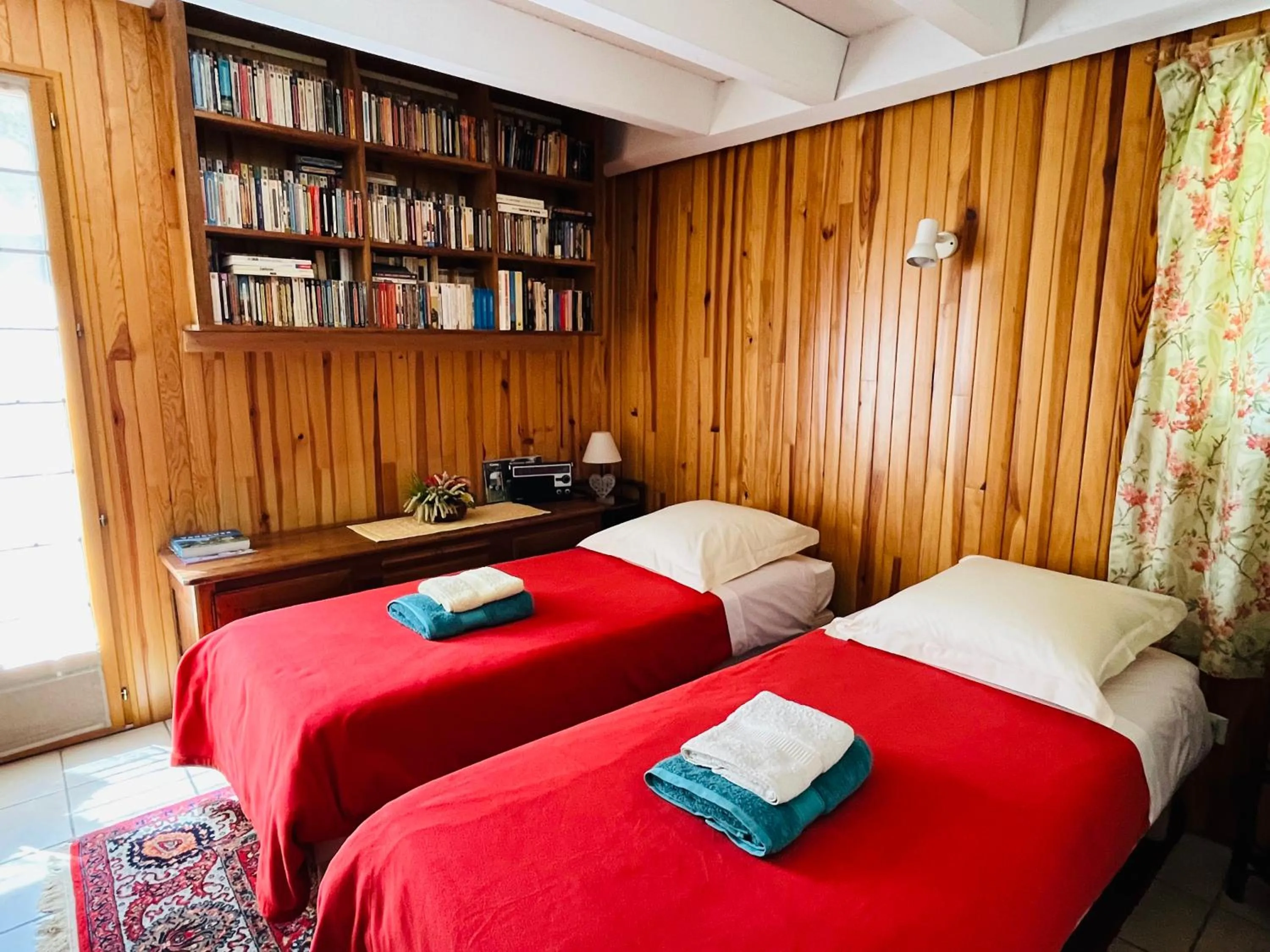 Bedroom, Bed in L'Atelier de Maia