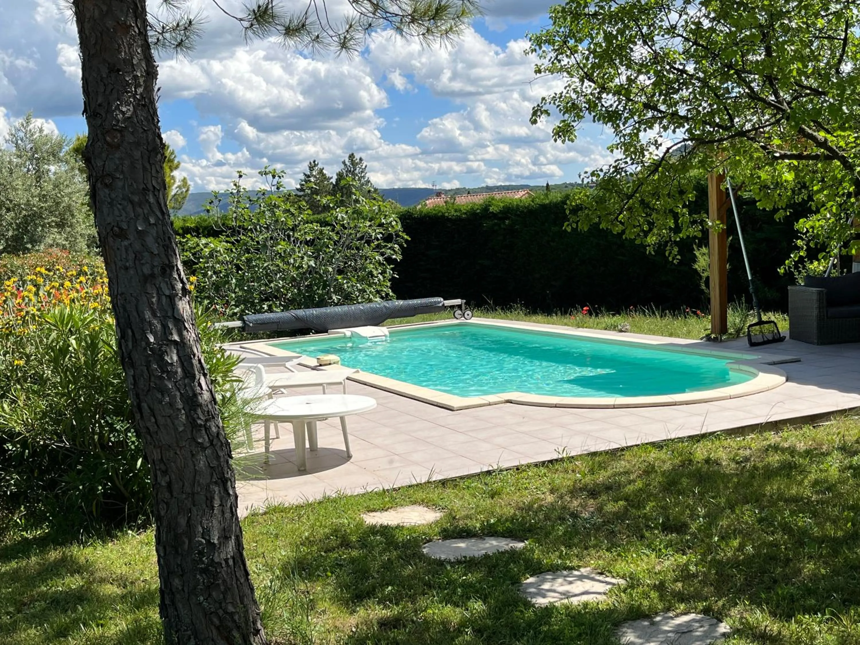 Pool view in L'Atelier de Maia