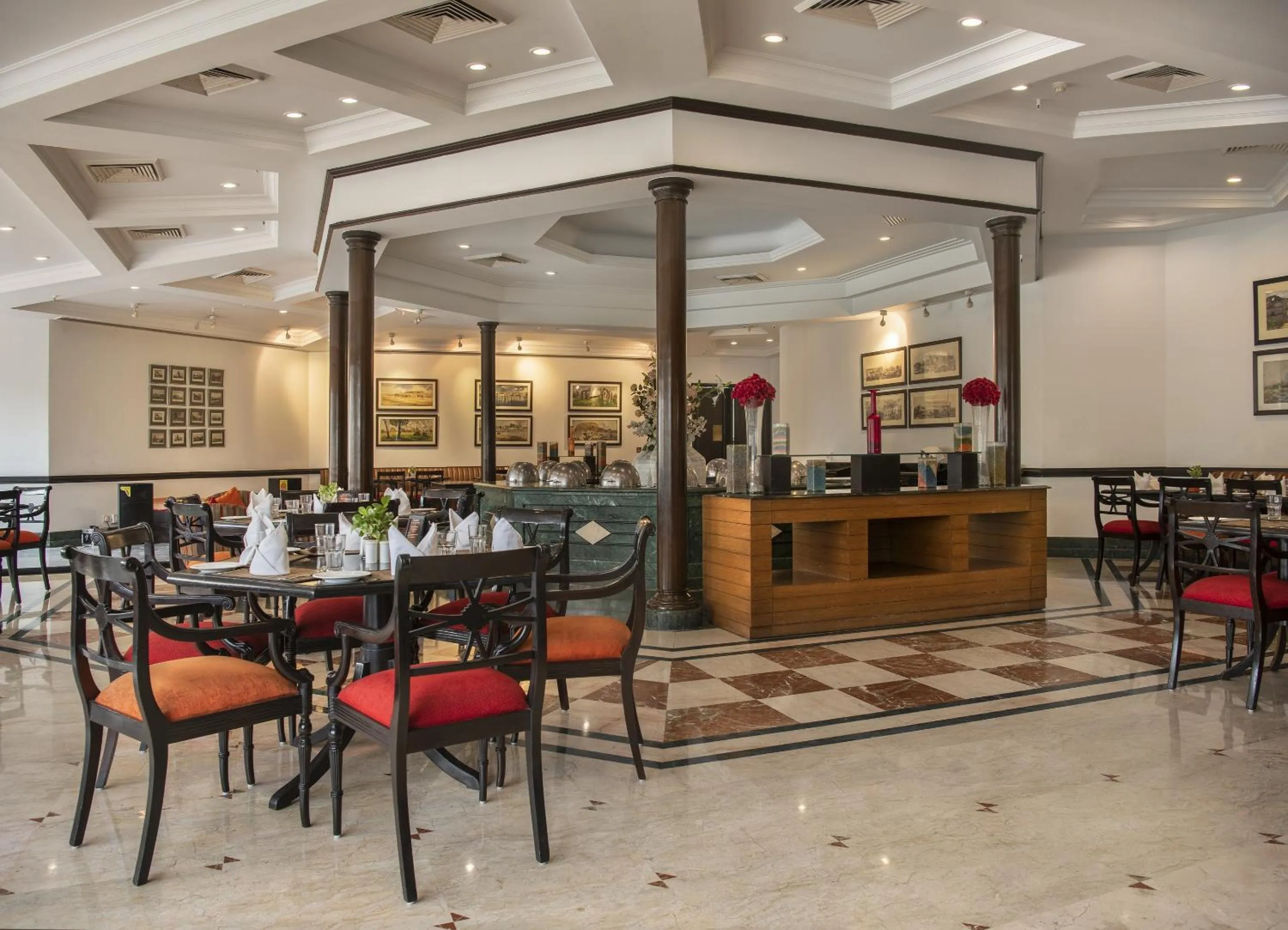 Restaurant/places to eat in Sarovar Portico Surajkund