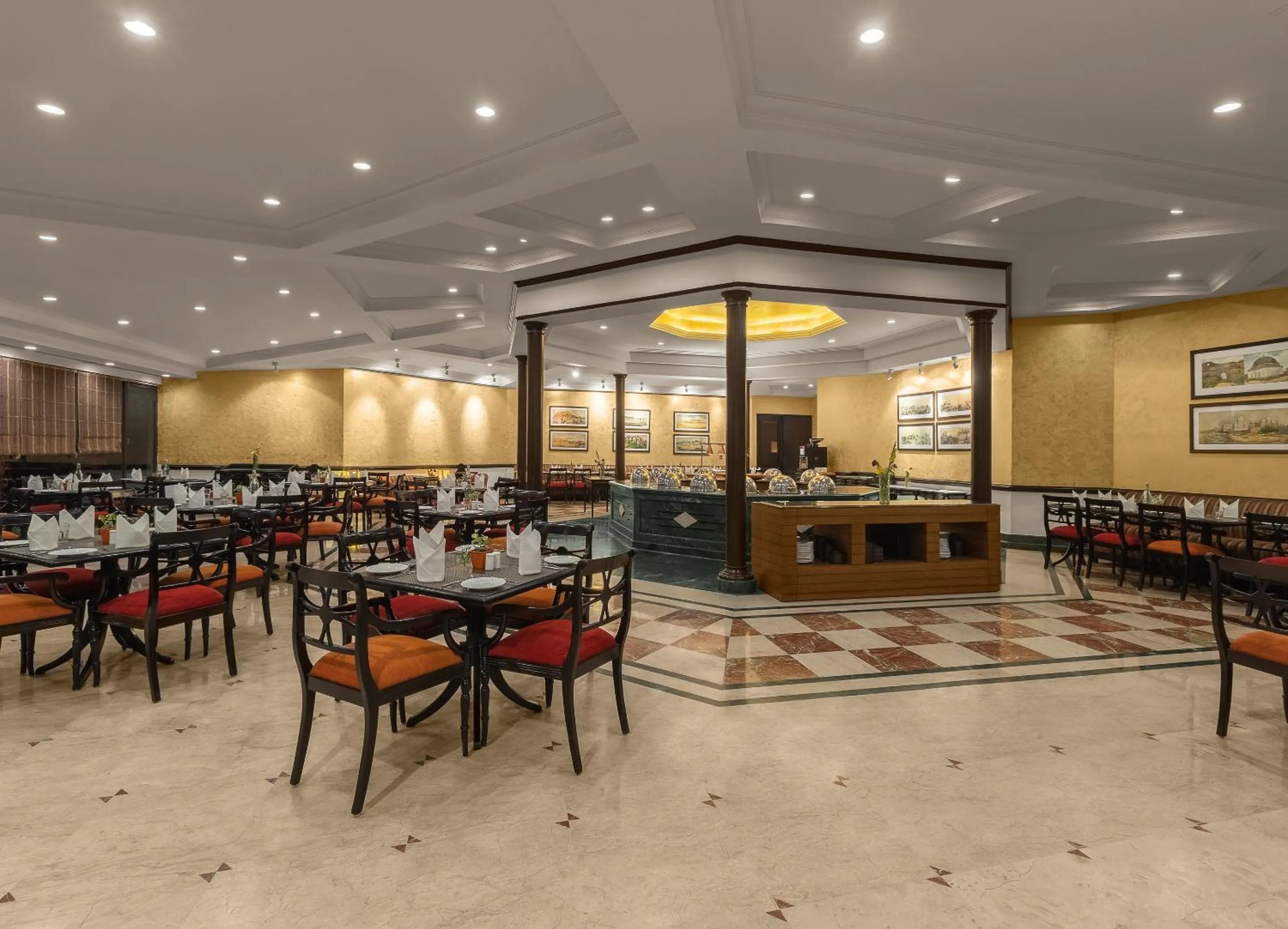 Restaurant/places to eat in Sarovar Portico Surajkund