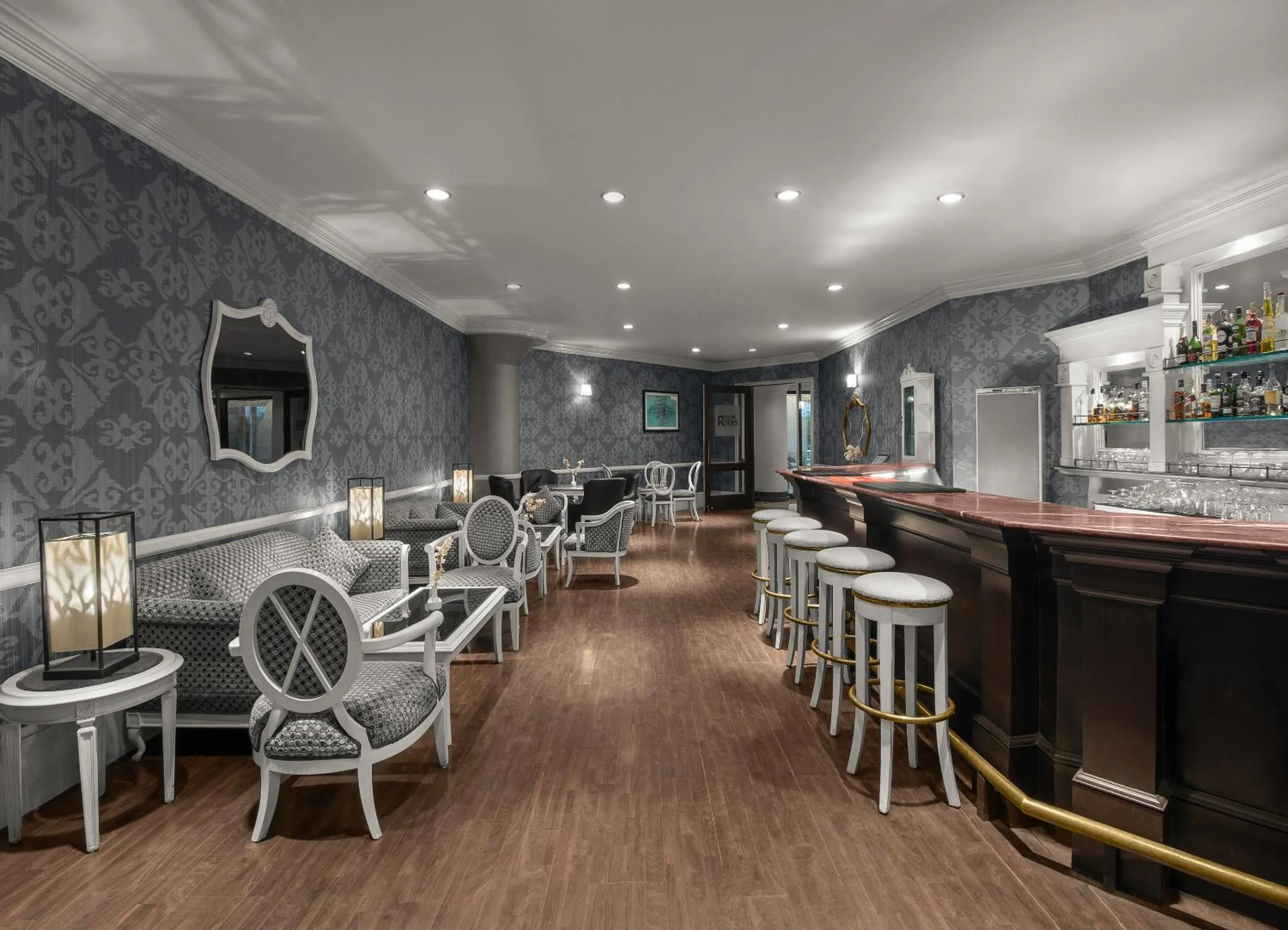 Restaurant/places to eat in Sarovar Portico Surajkund