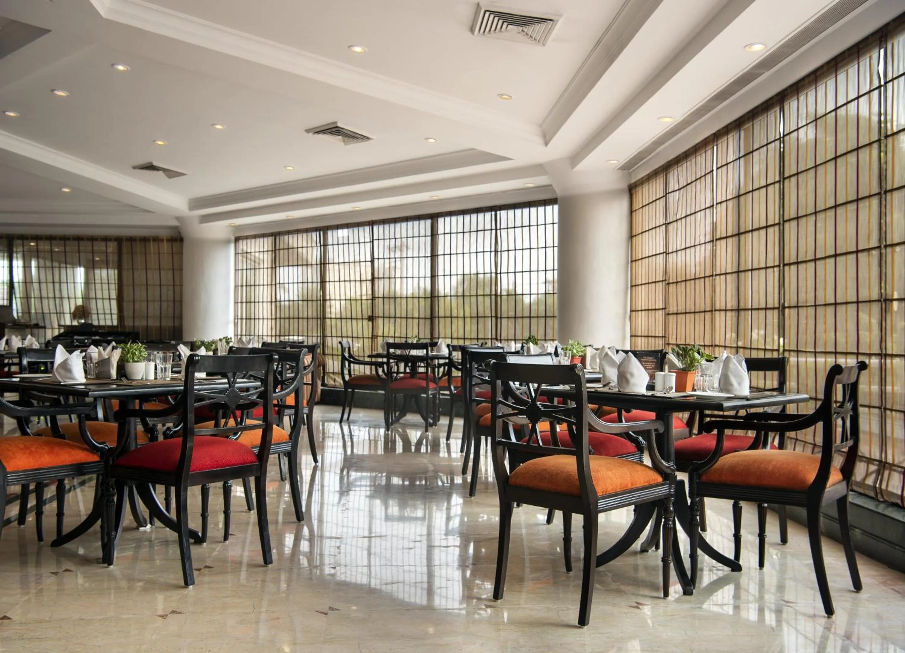 Restaurant/places to eat in Sarovar Portico Surajkund