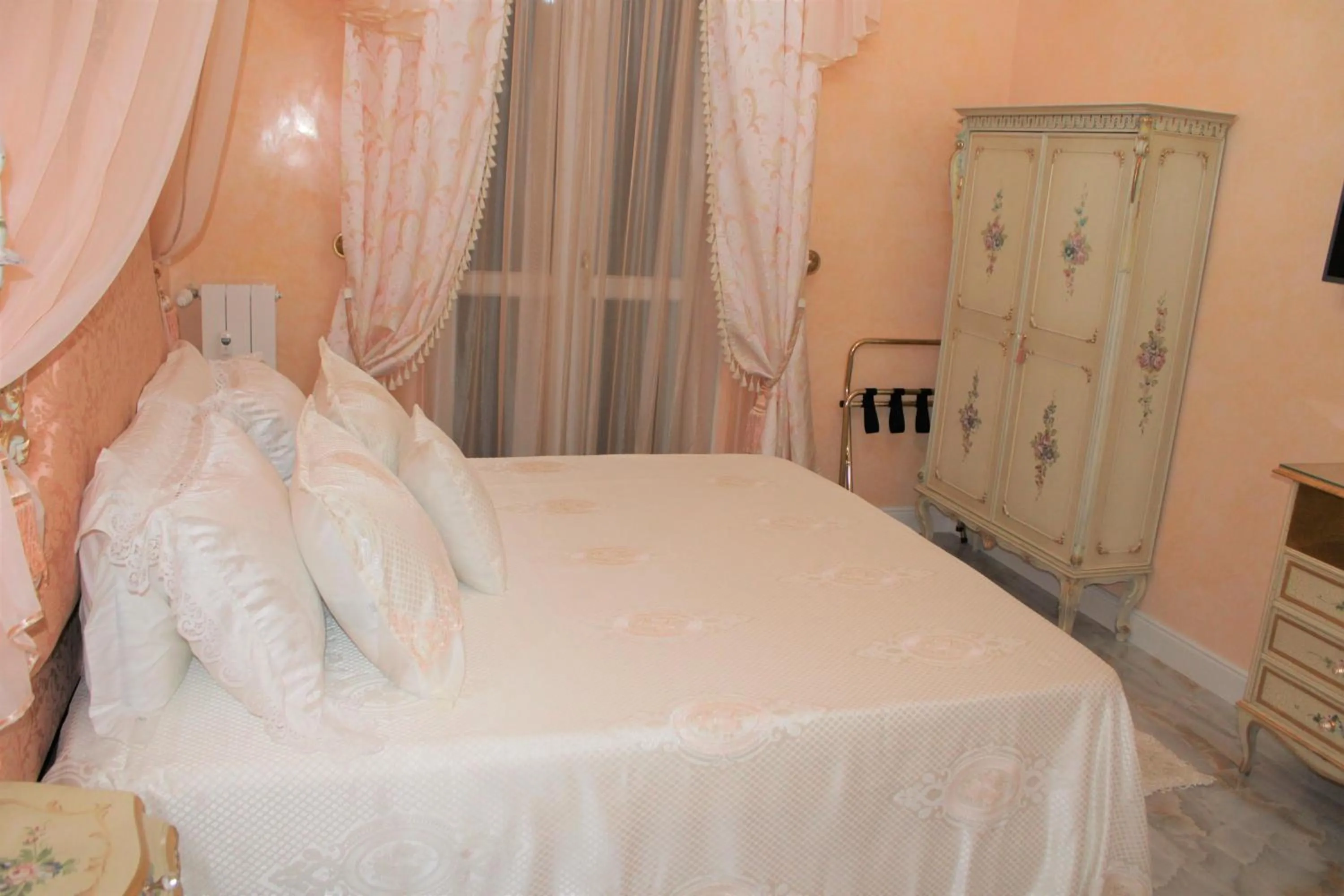 Bedroom, Bed in FD Luxury rooms