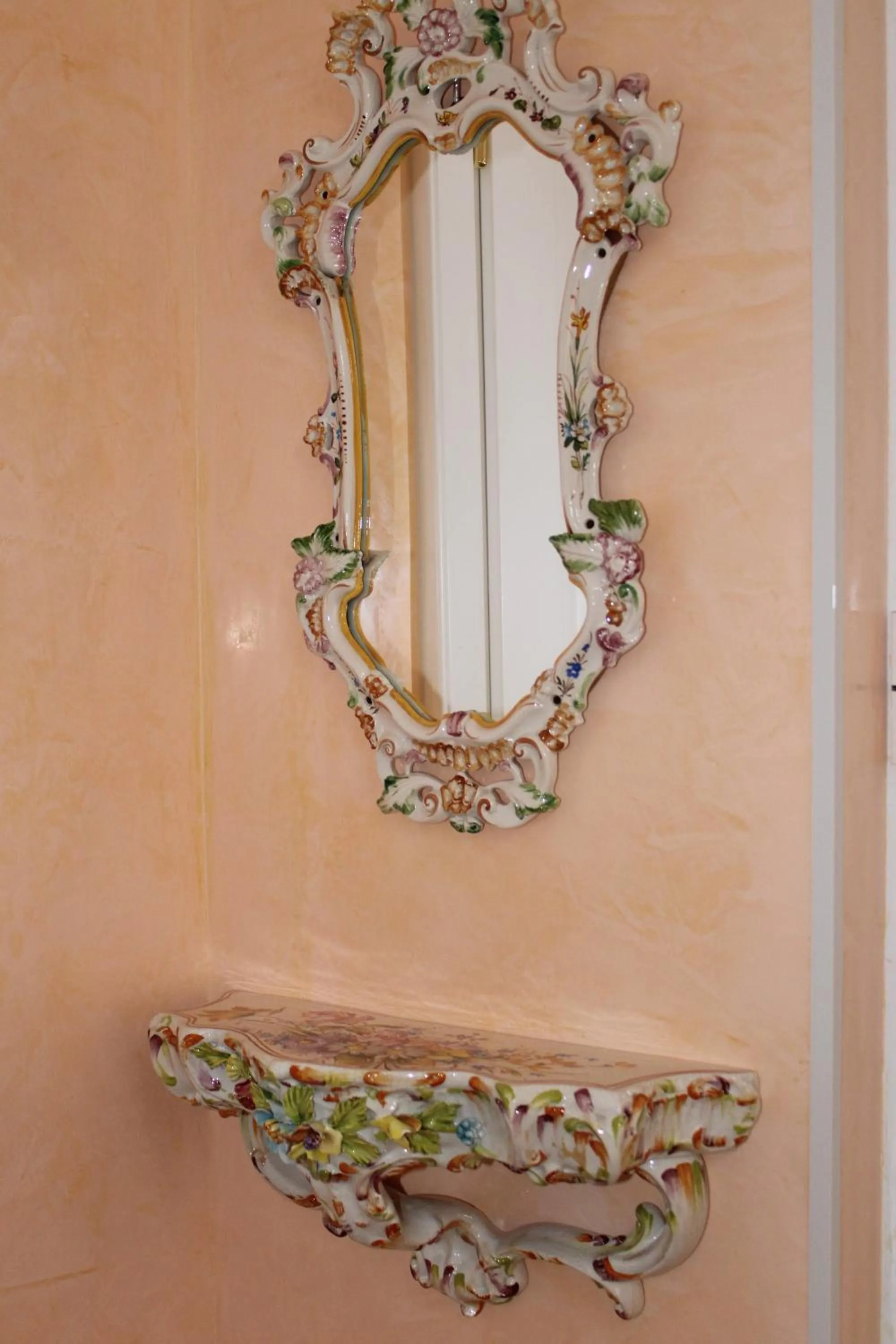 Decorative detail in FD Luxury rooms