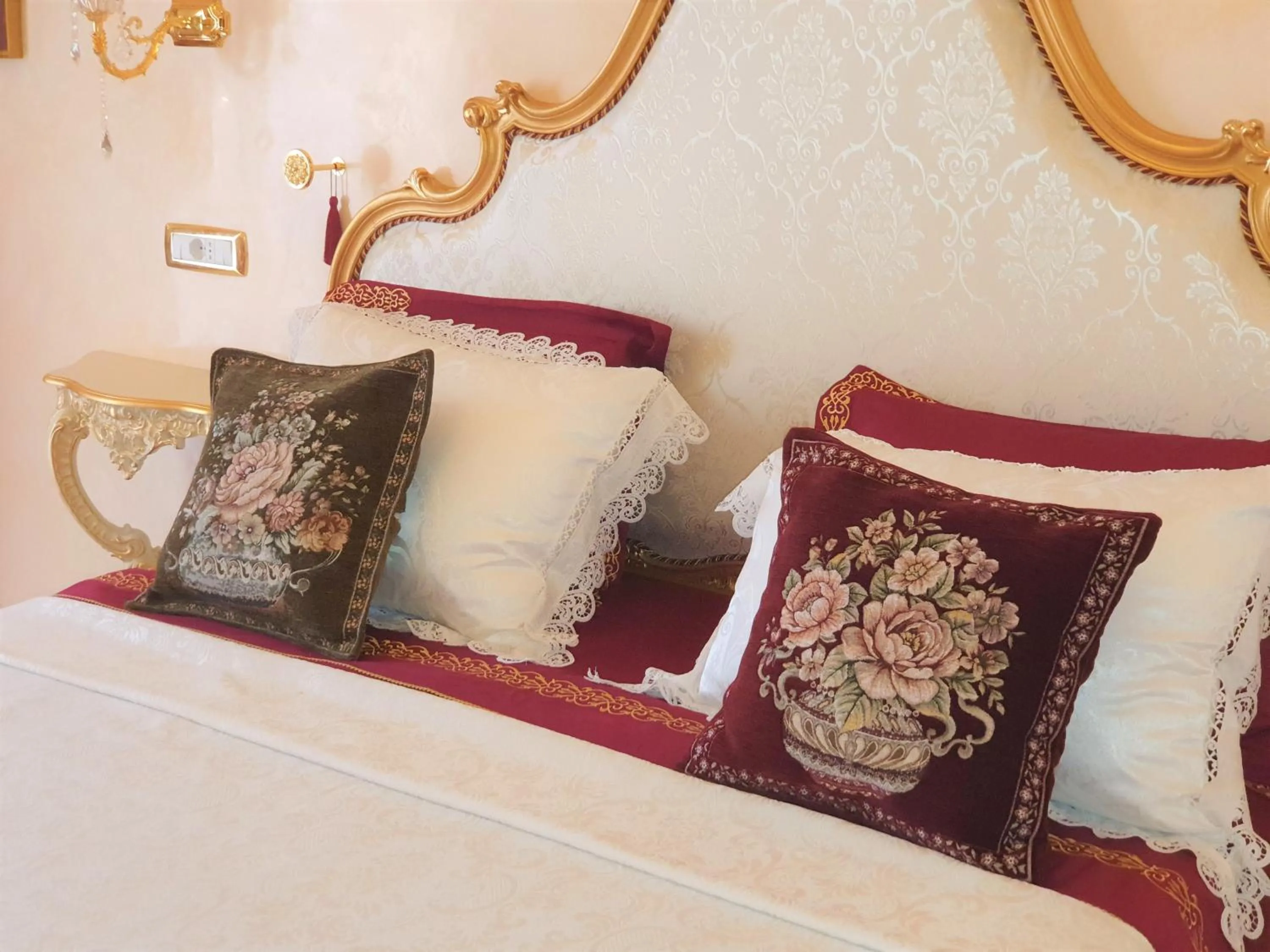 Bedroom, Bed in FD Luxury rooms