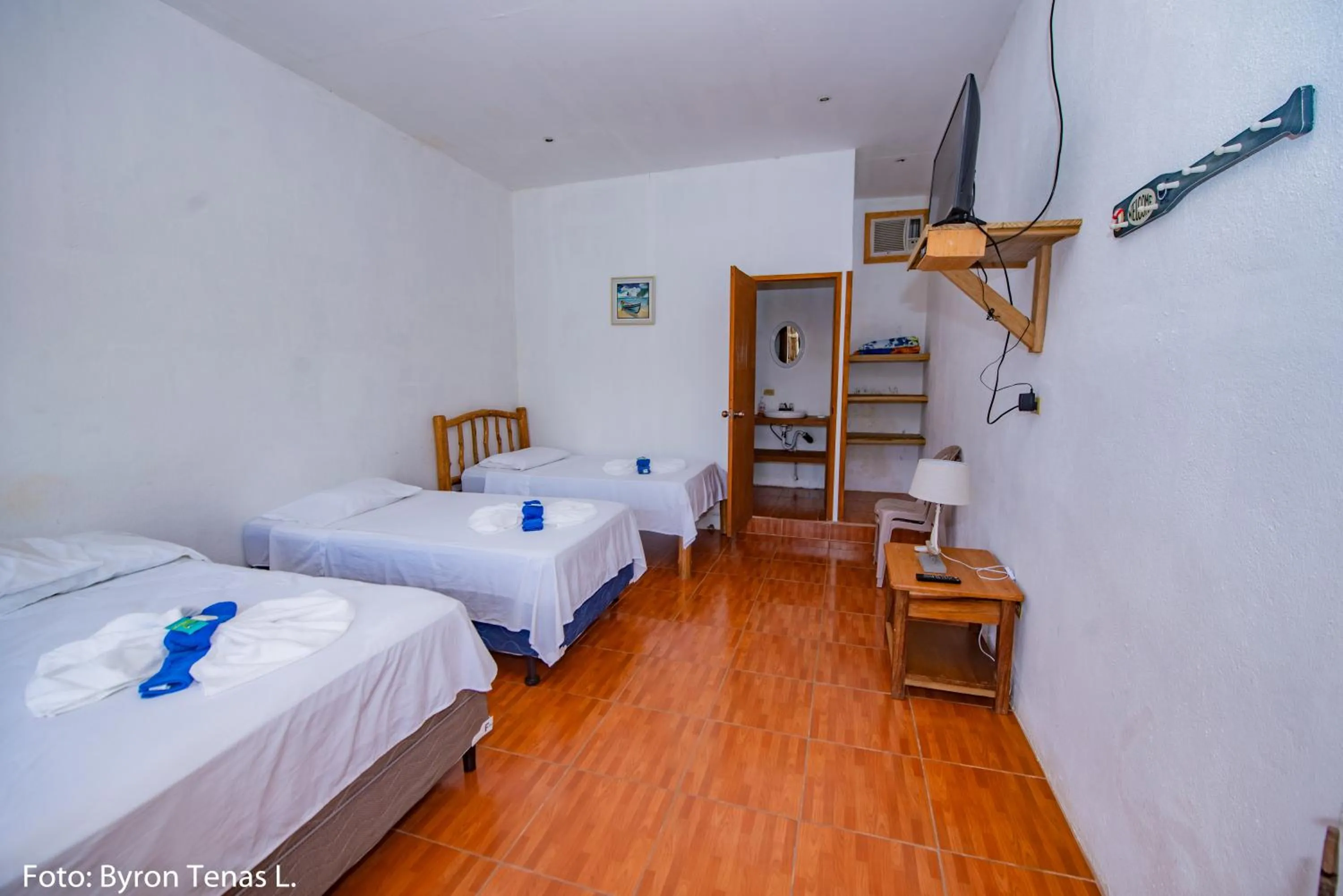 Photo of the whole room, Bed in Linda Vista