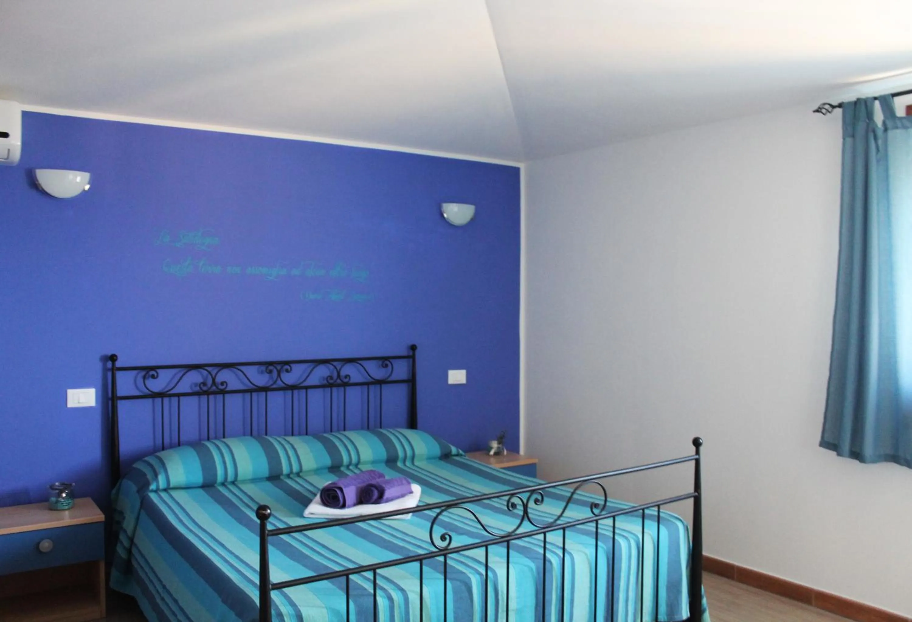 Photo of the whole room in B&B L'alba Nel Golfo