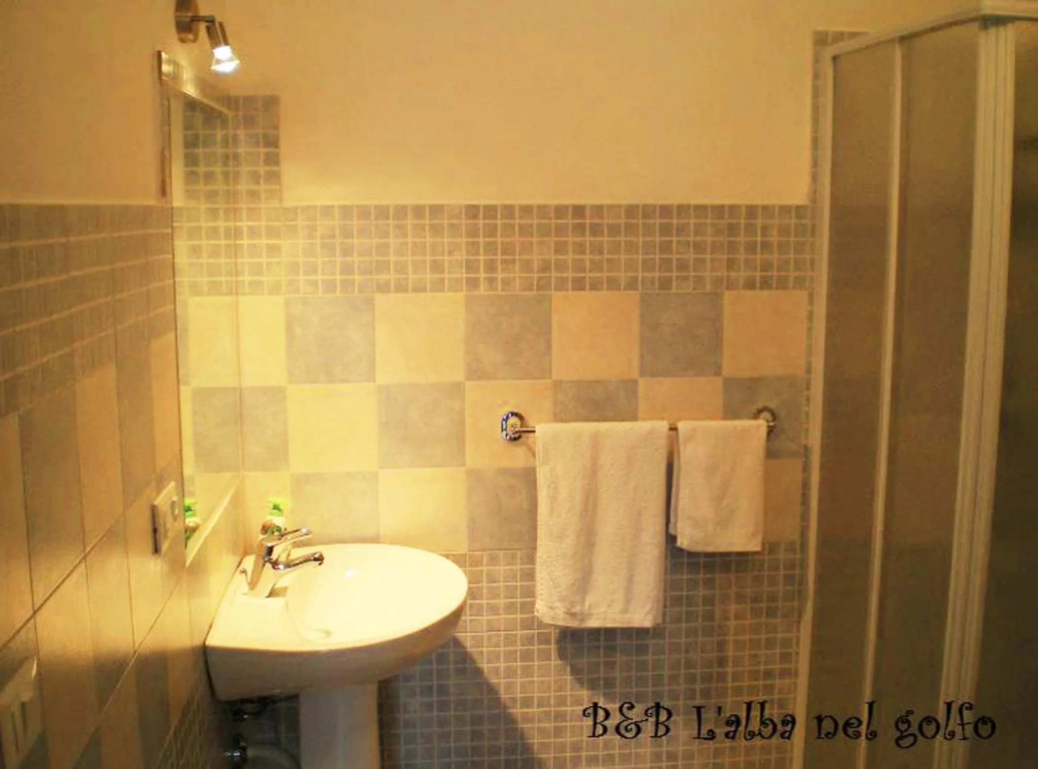 Bathroom in B&B L'alba Nel Golfo