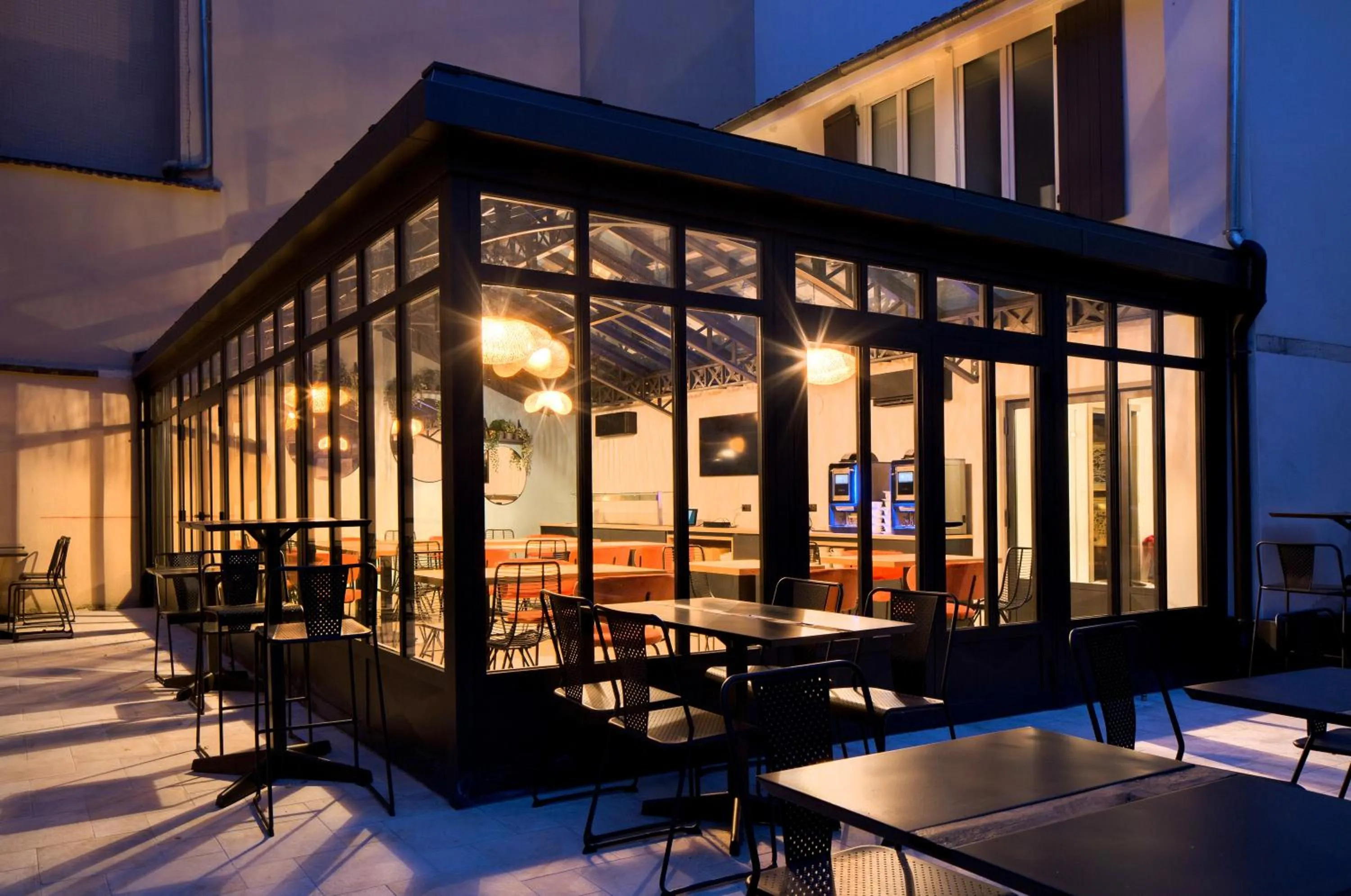 Patio in Hôtel des Ducs