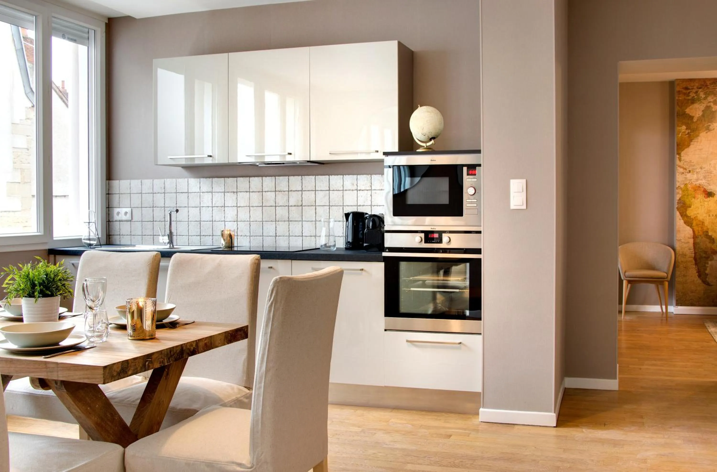 Kitchen or kitchenette in Hôtel des Ducs