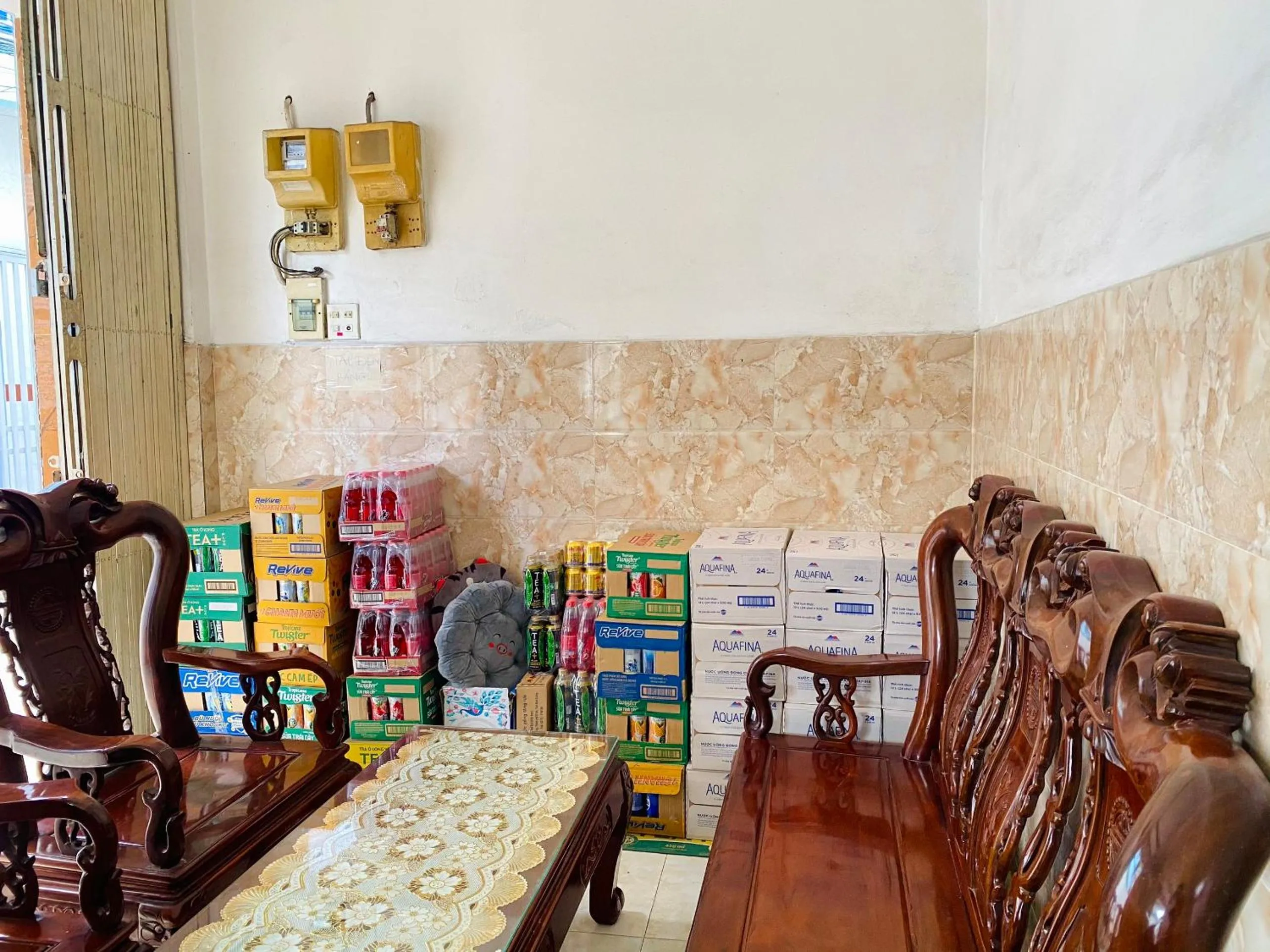 Seating area in Sugar Motel