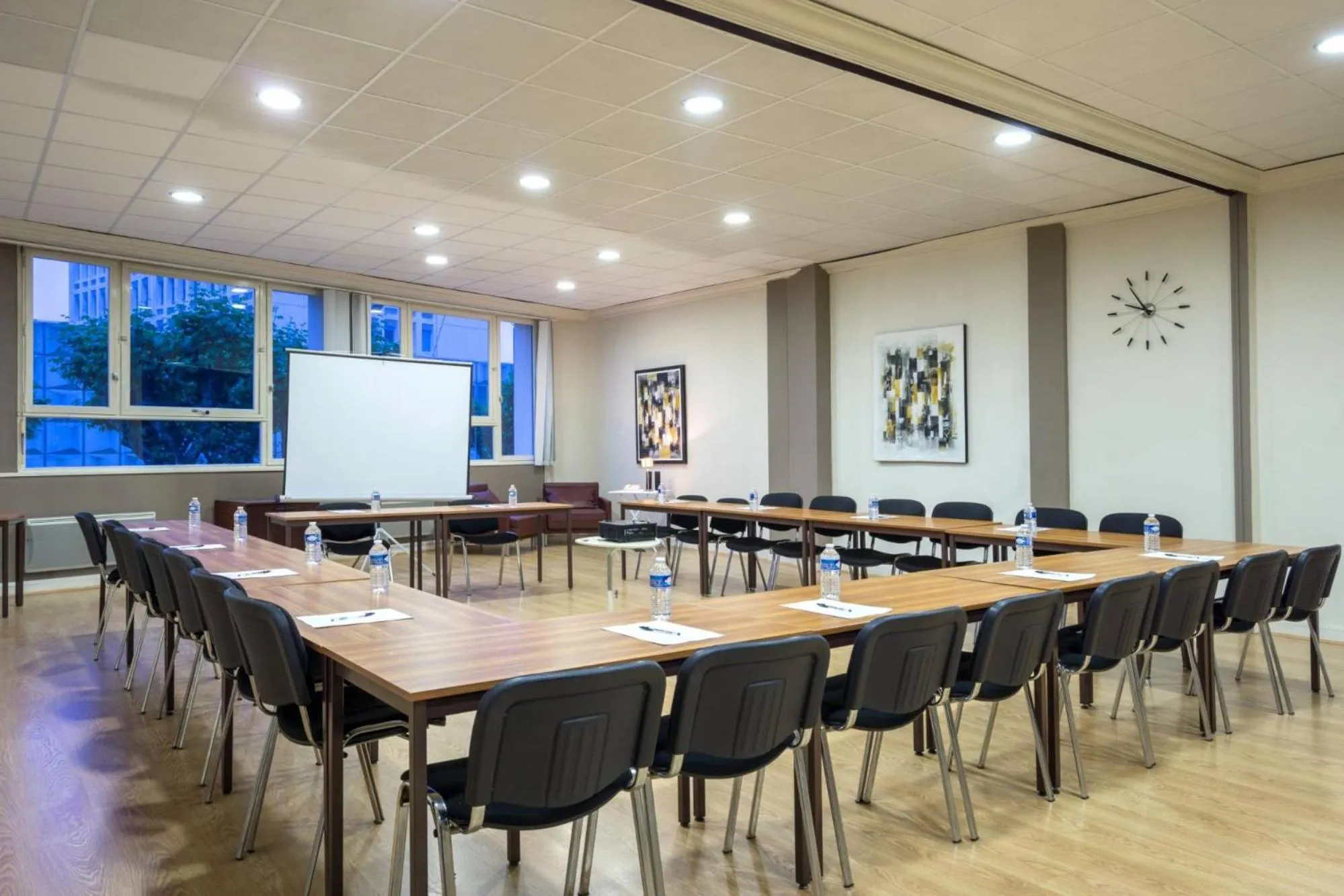 Meeting/conference room in The Originals City, Hôtel Napoléon, La Roche-sur-Yon