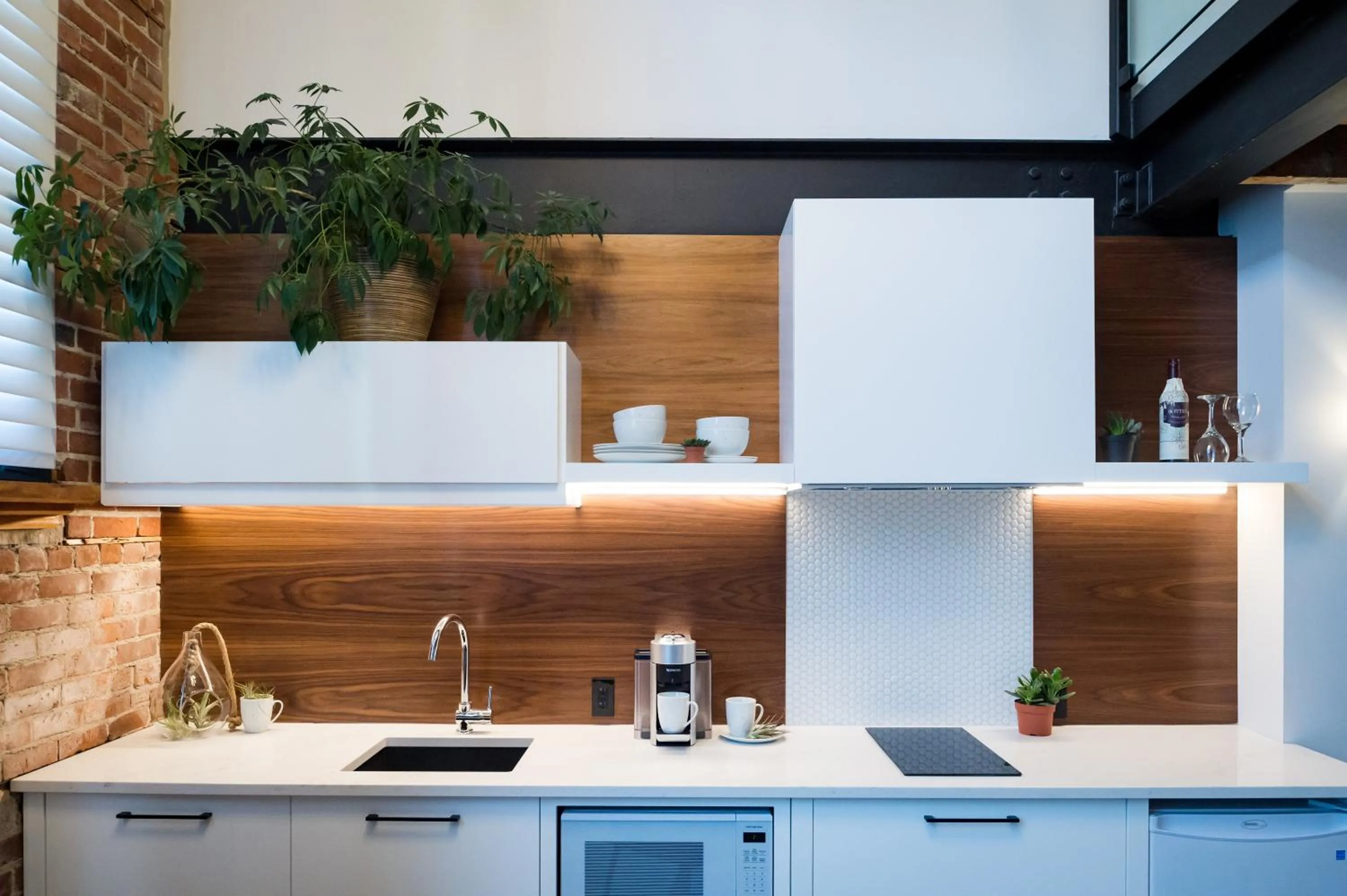 Kitchen or kitchenette in 48 King West Boutique Hotel