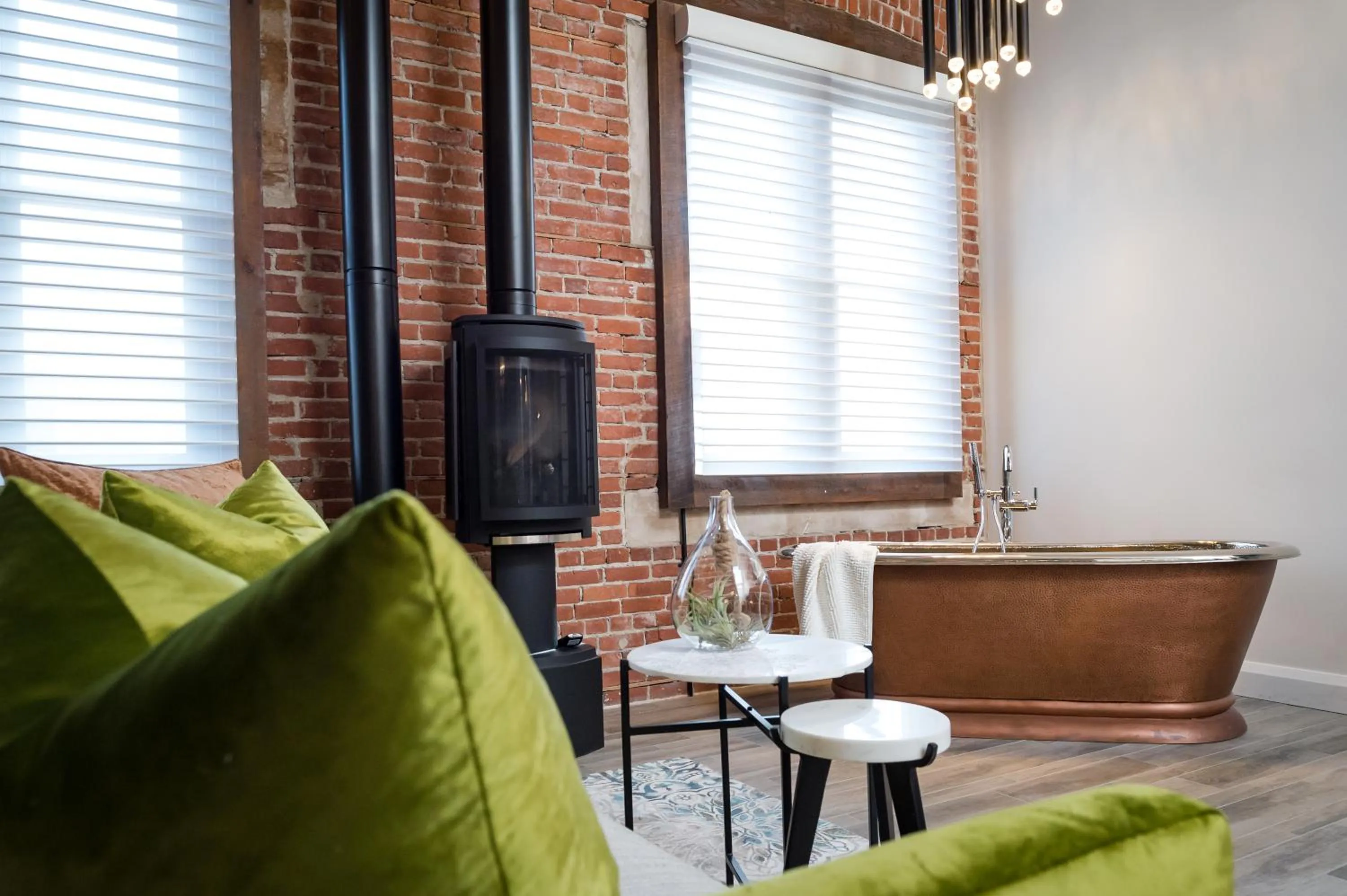 Bath in 48 King West Boutique Hotel