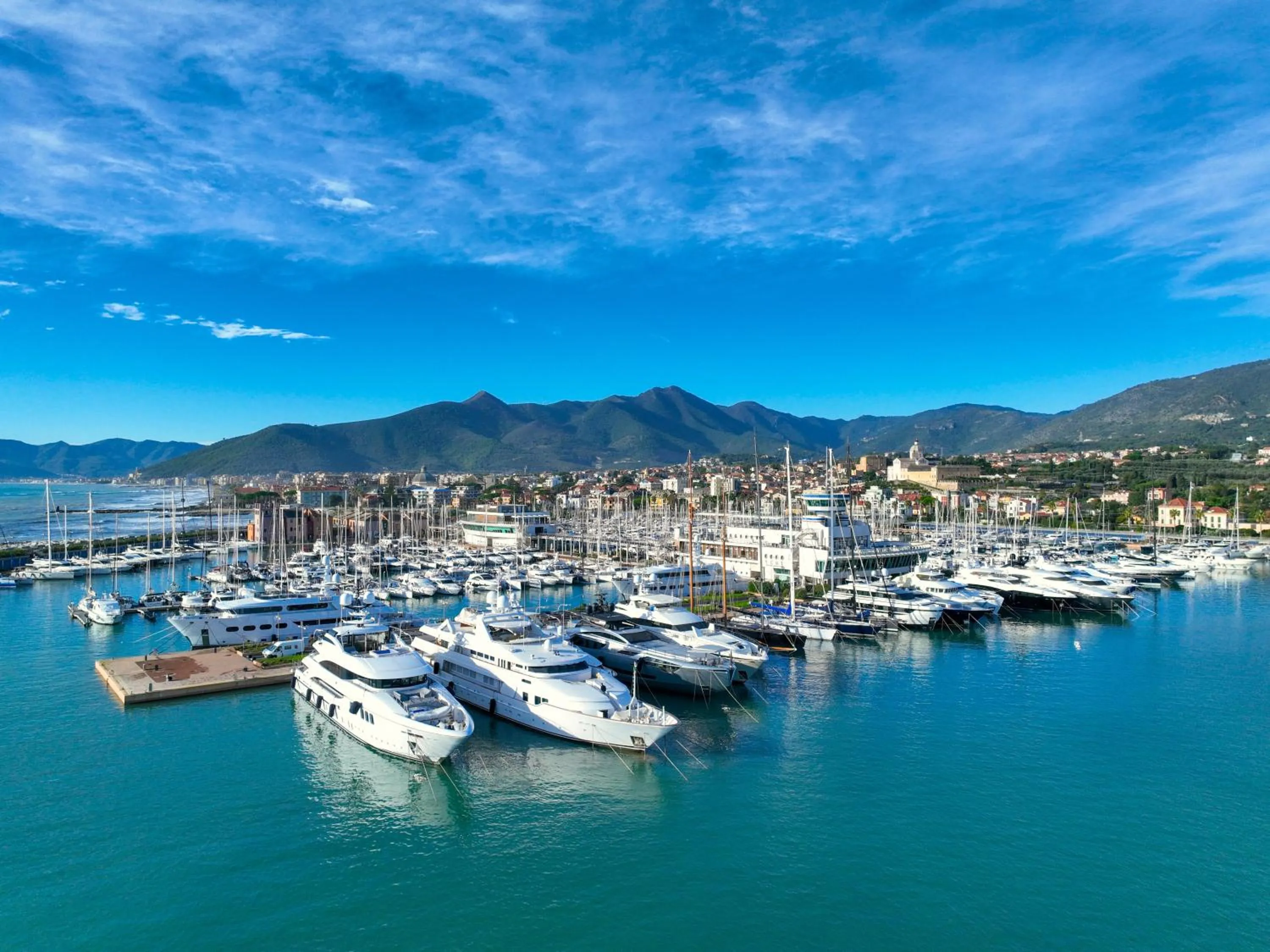 Bird's eye view in Albergo Yacht Club Marina Di Loano