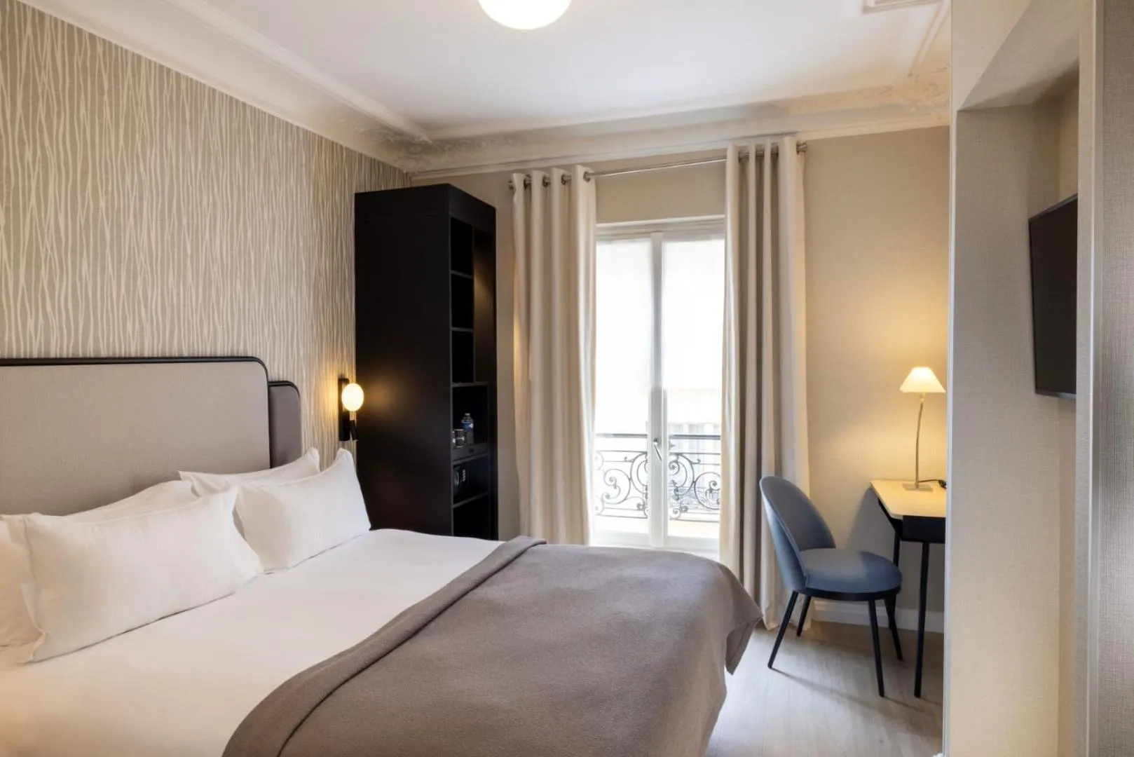 Photo of the whole room, Bed in Hotel le 46